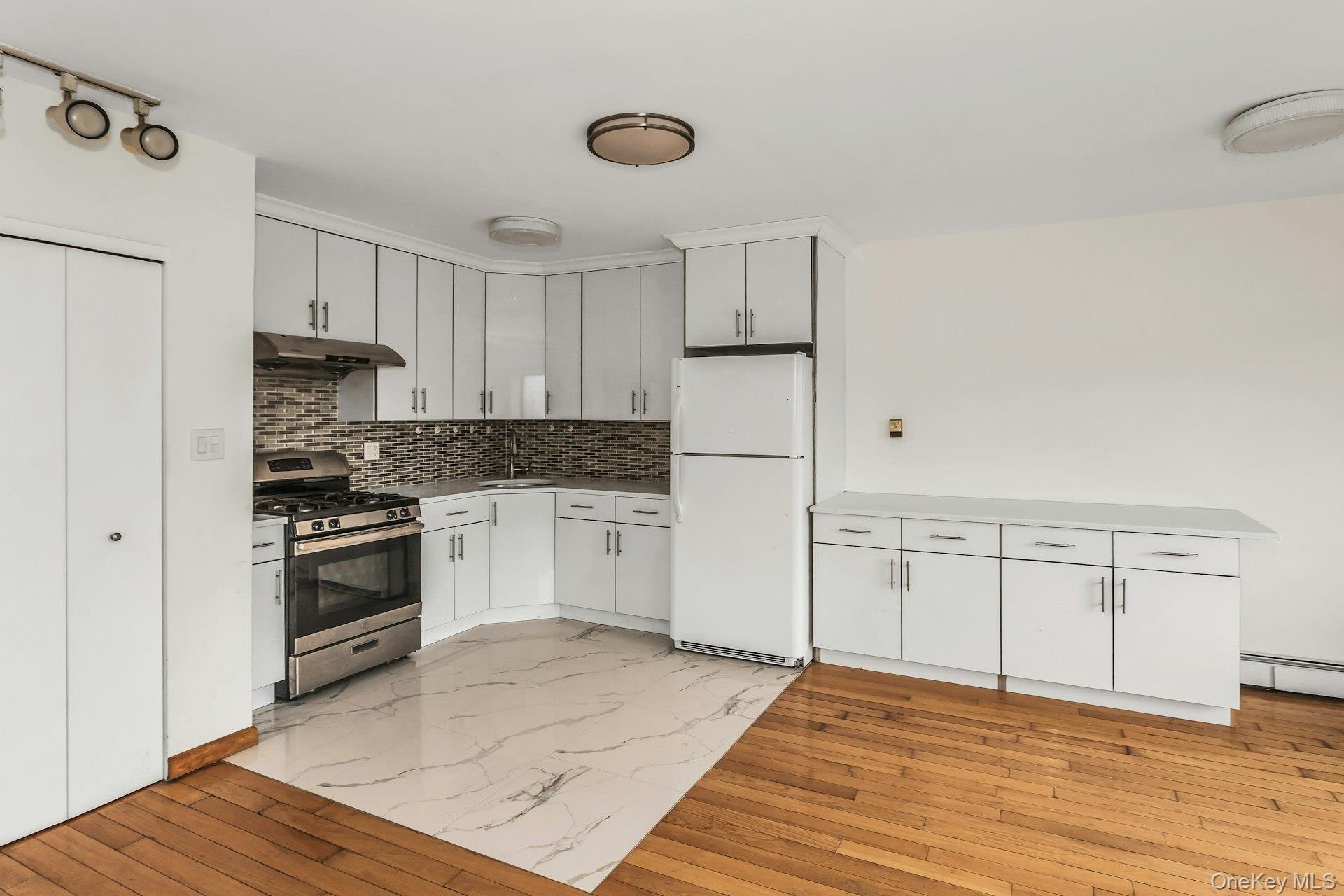 147-45 Barclay Avenue, Unit 5B photo 10
