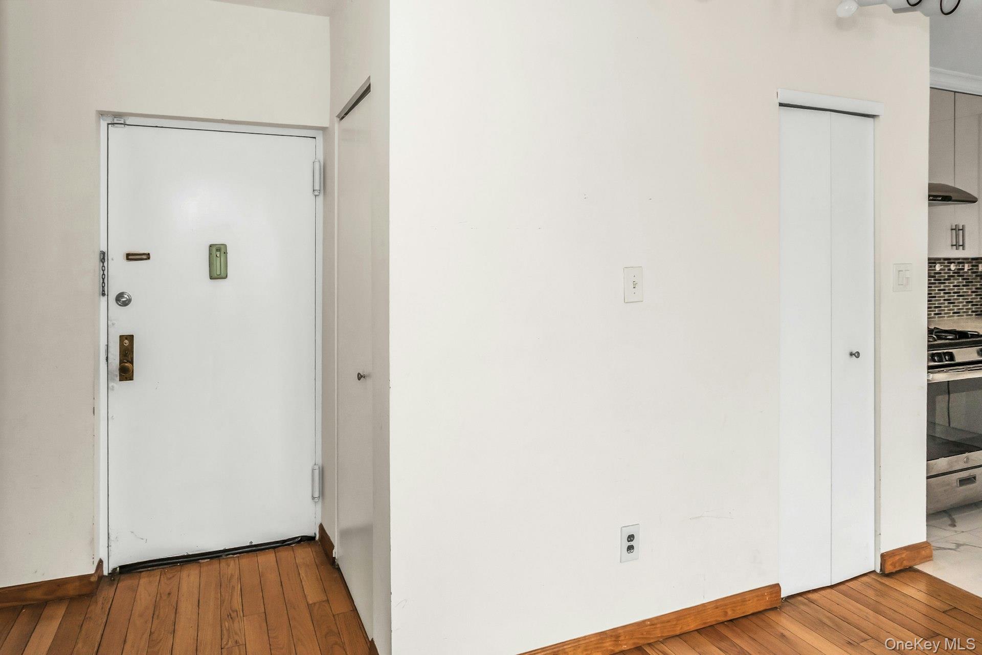 147-45 Barclay Avenue, Unit 5B photo 4