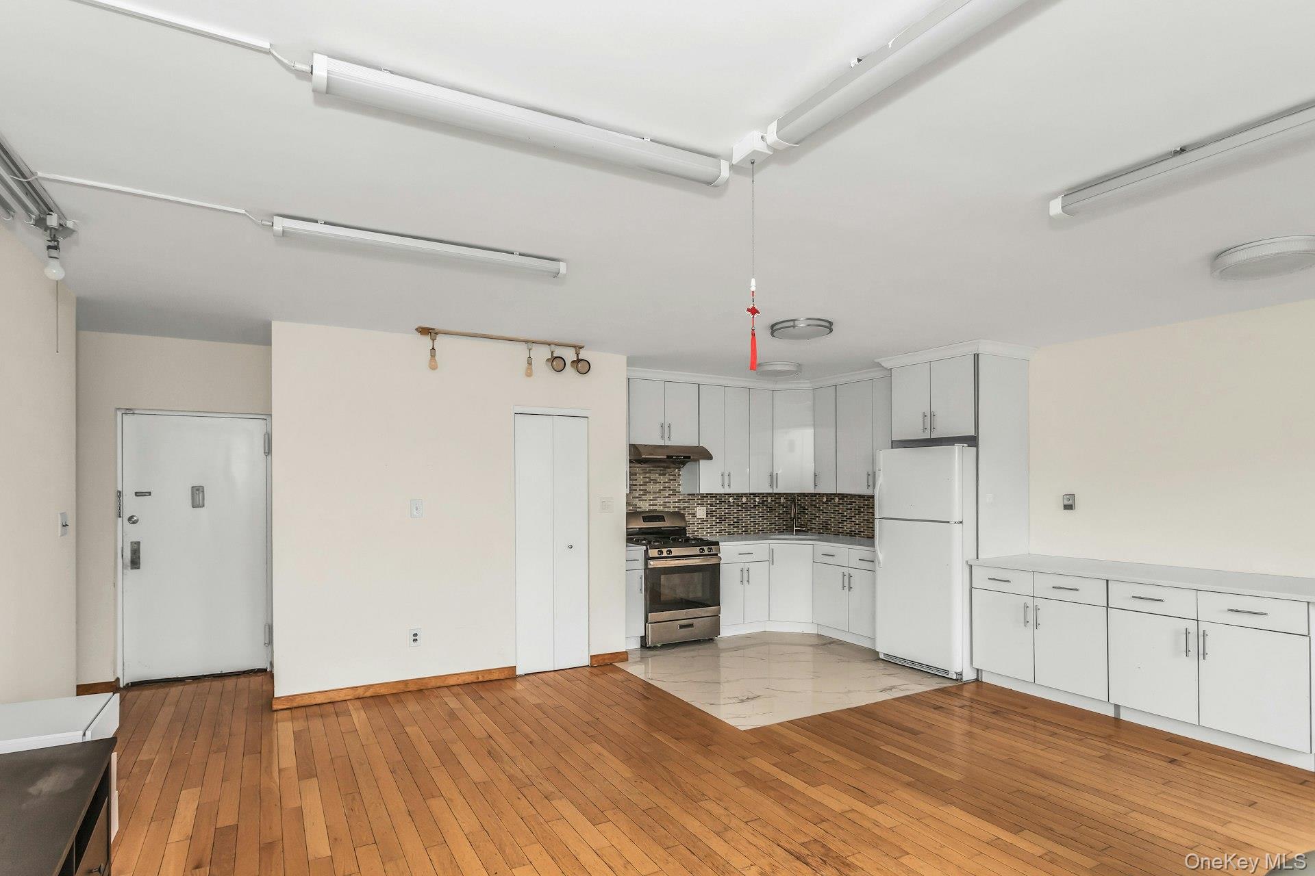 147-45 Barclay Avenue, Unit 5B photo 7