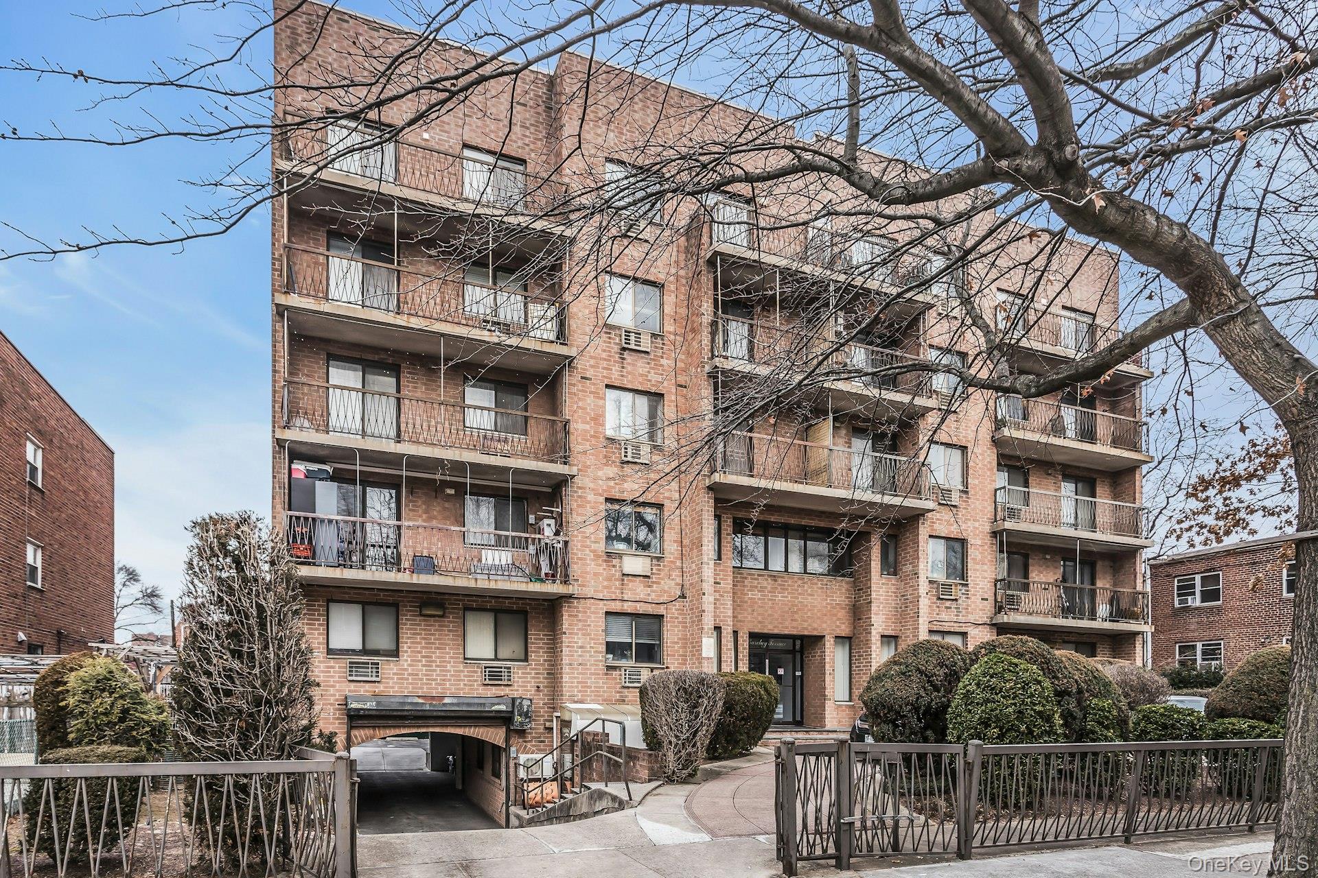 147-45 Barclay Avenue, Unit 5B photo 3