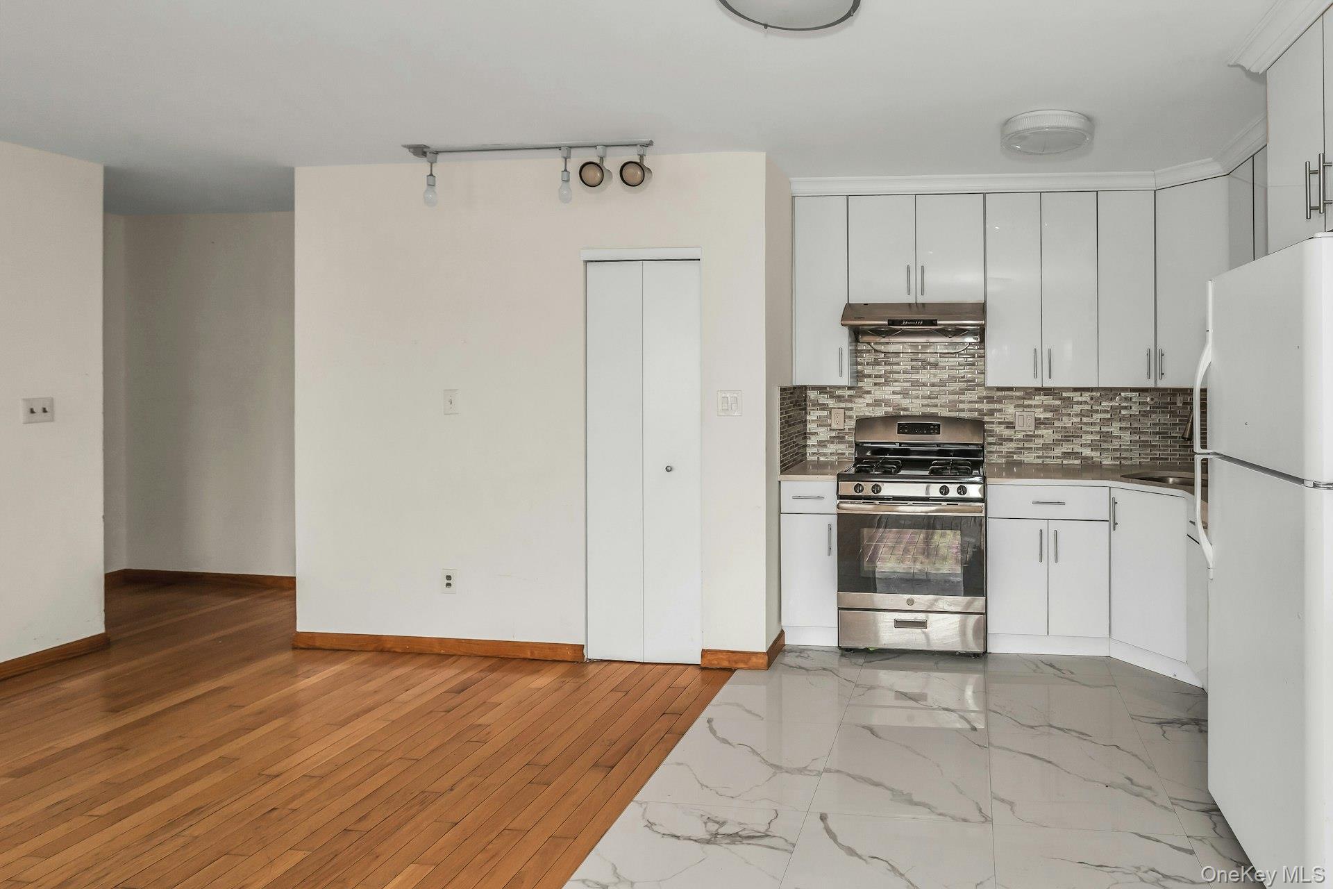 147-45 Barclay Avenue, Unit 5B photo 11