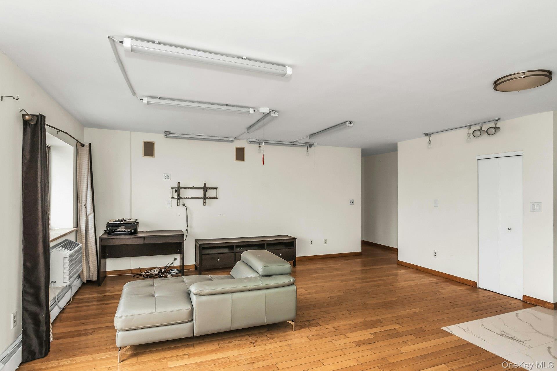 147-45 Barclay Avenue, Unit 5B photo 9