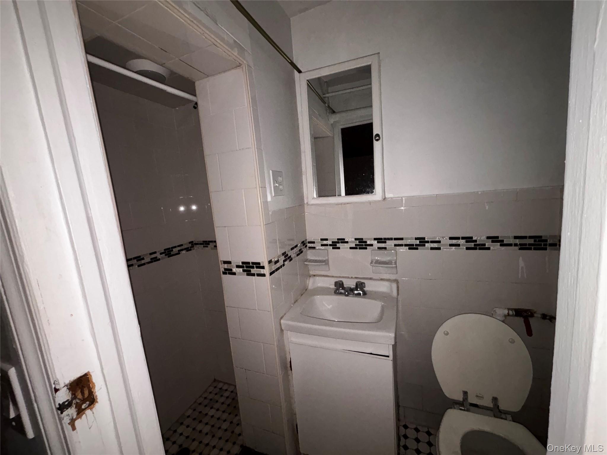 118 Van Cortlandt Avenue W – For Sale photo 8