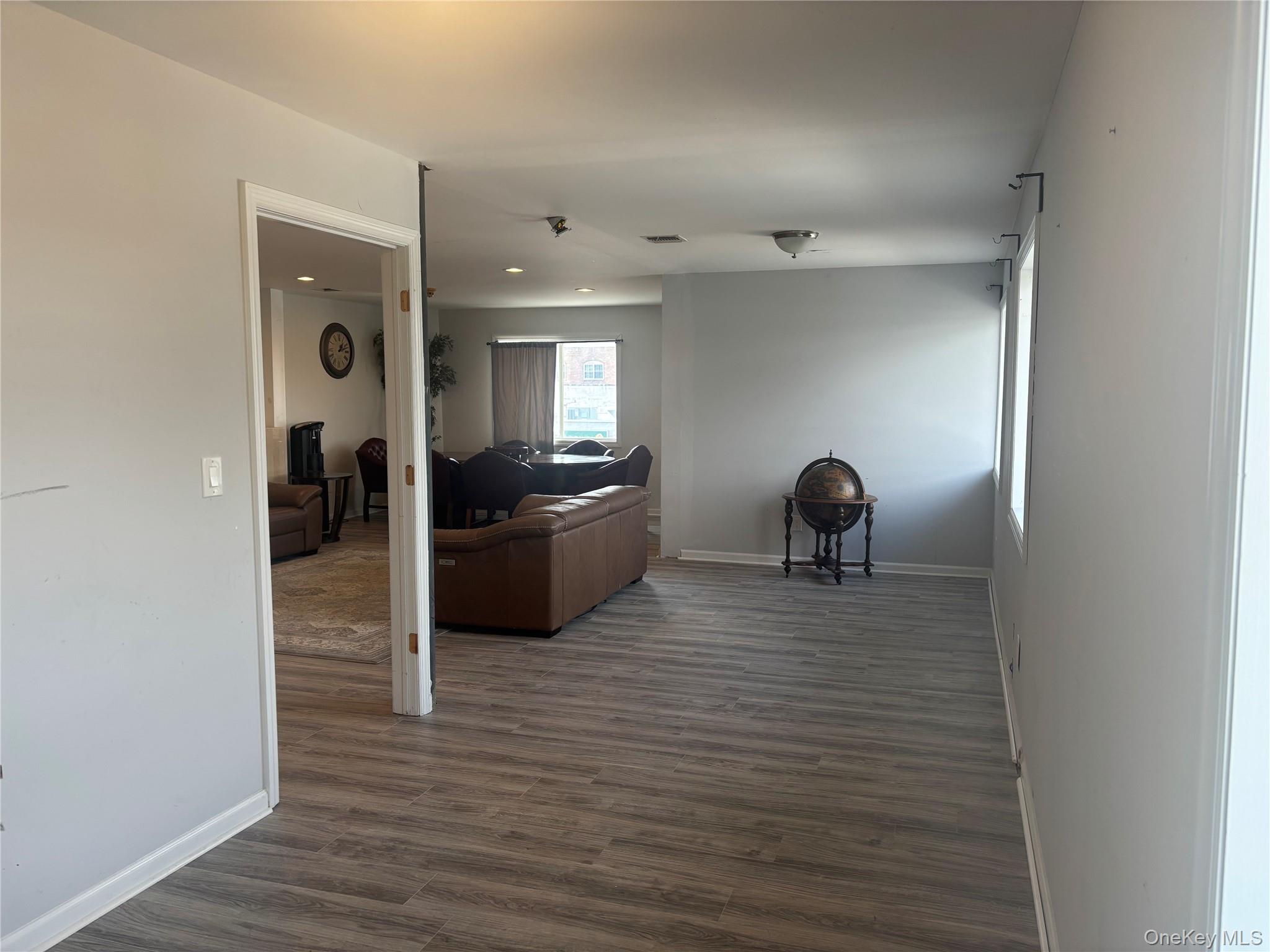 521 Oak Street – For Rent photo 2