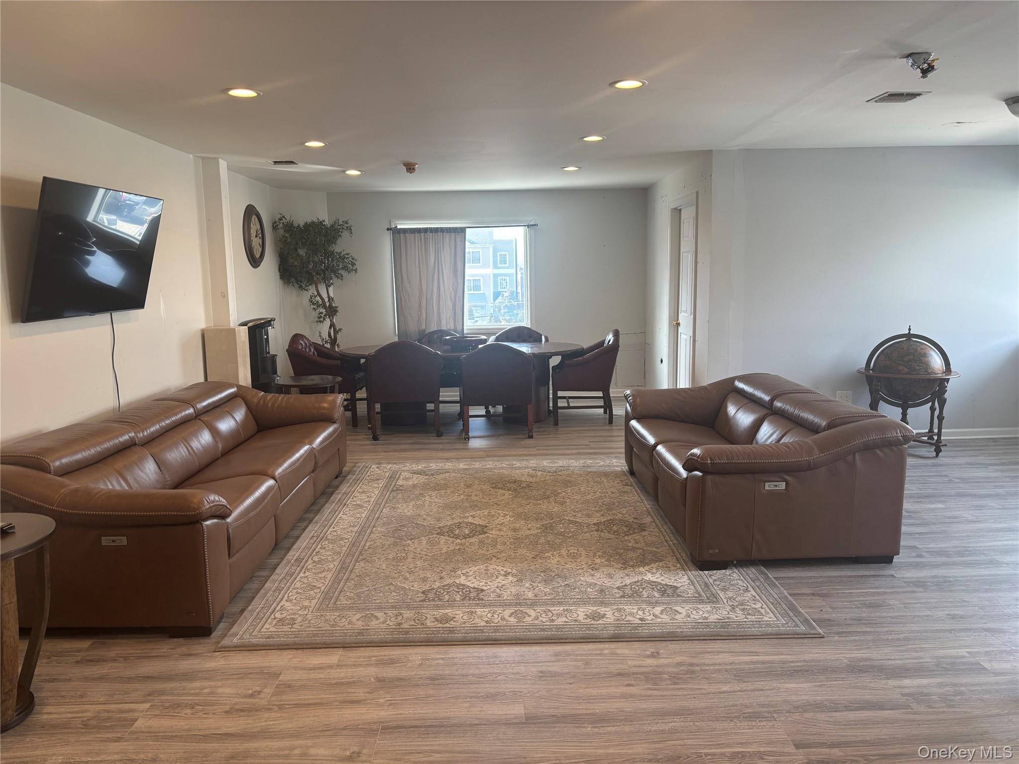 521 Oak Street – For Rent photo 6