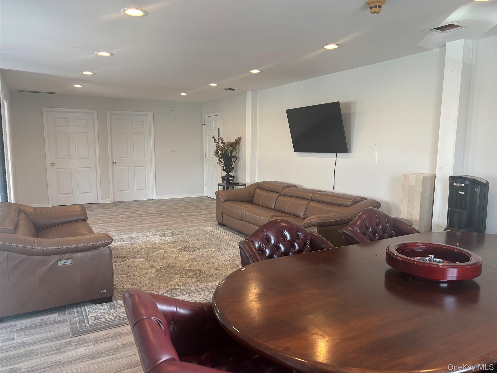 521 Oak Street – For Rent photo 7