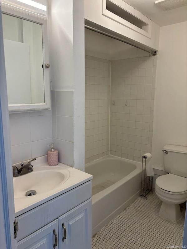 2235 Jericho Turnpike, Unit Apt 2 photo 5