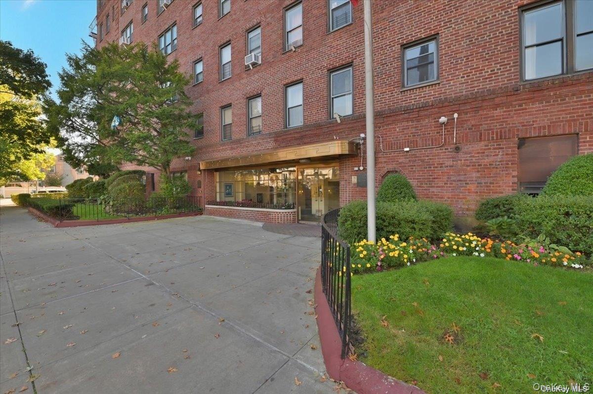 143-50 Hoover Avenue, Unit 219 photo 2