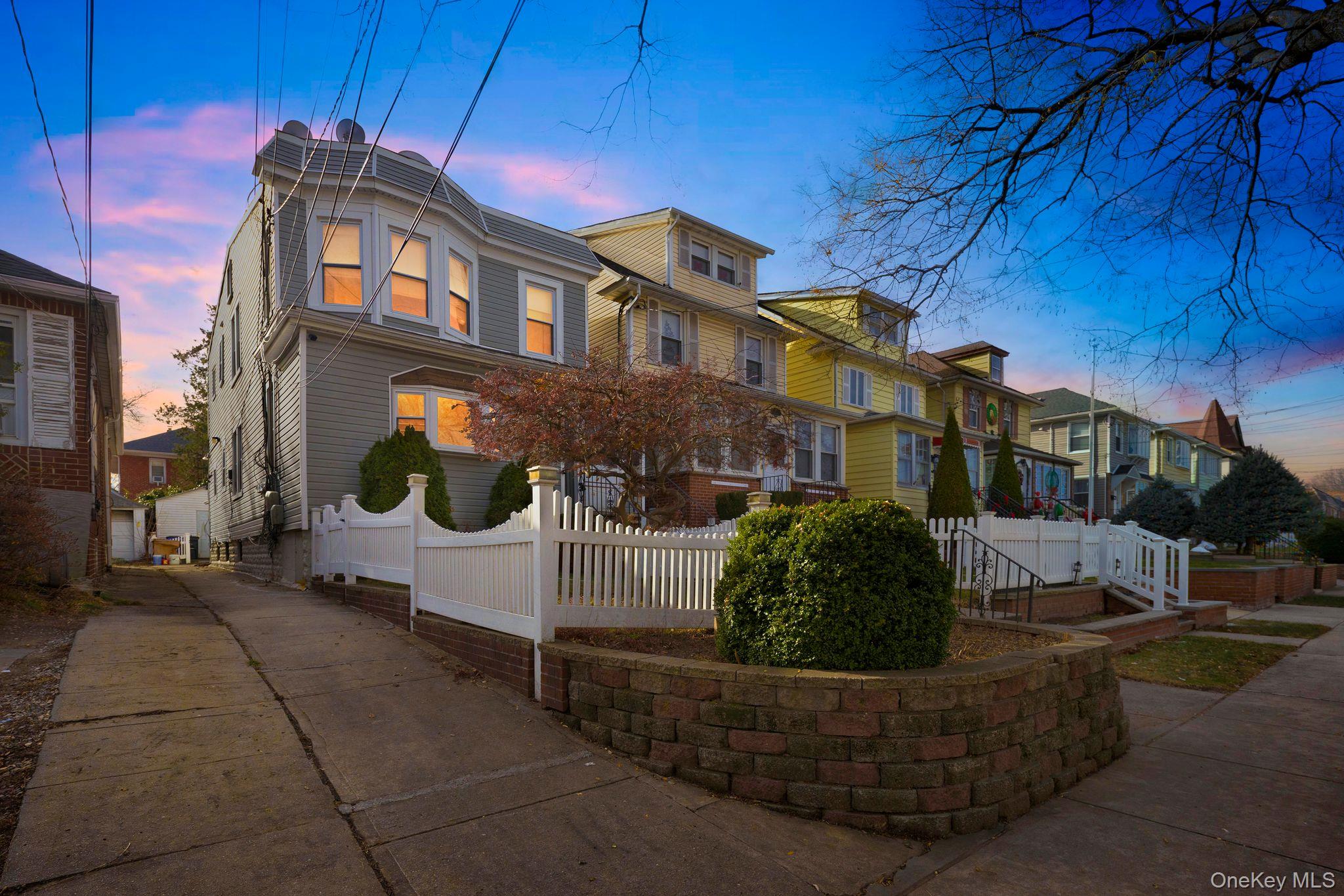 121-44 6th Avenue – For Sale