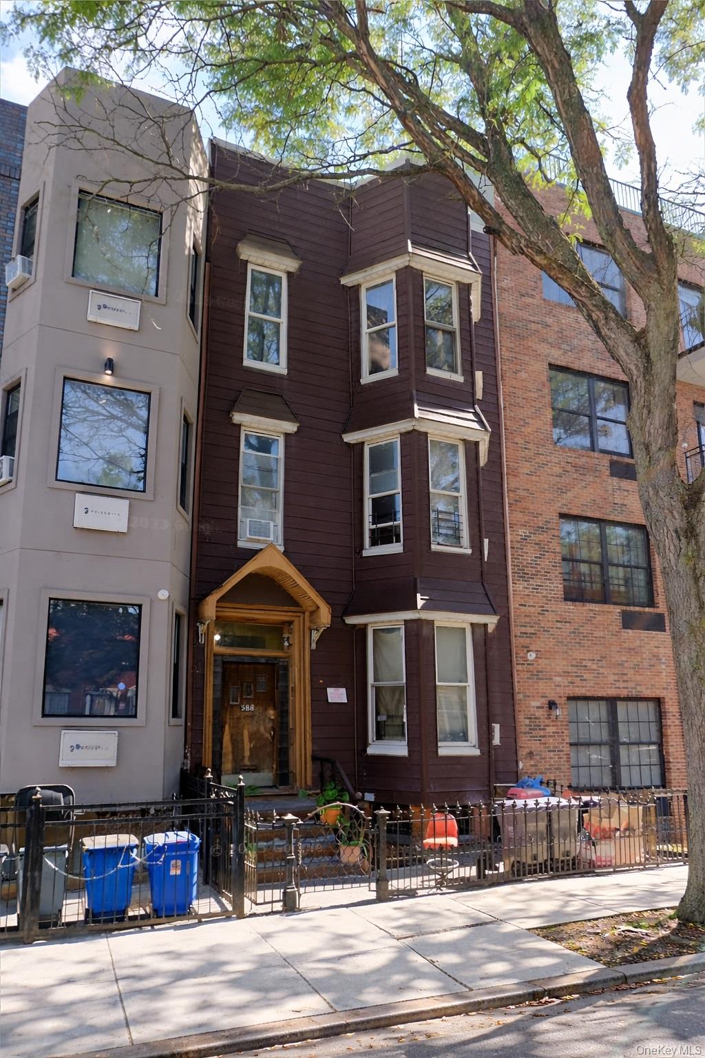 988 Madison Street – For Sale