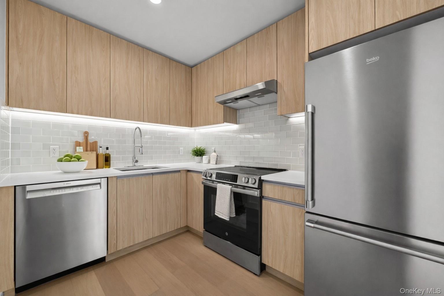 150-02 Northern Boulevard, Unit 6F photo 3