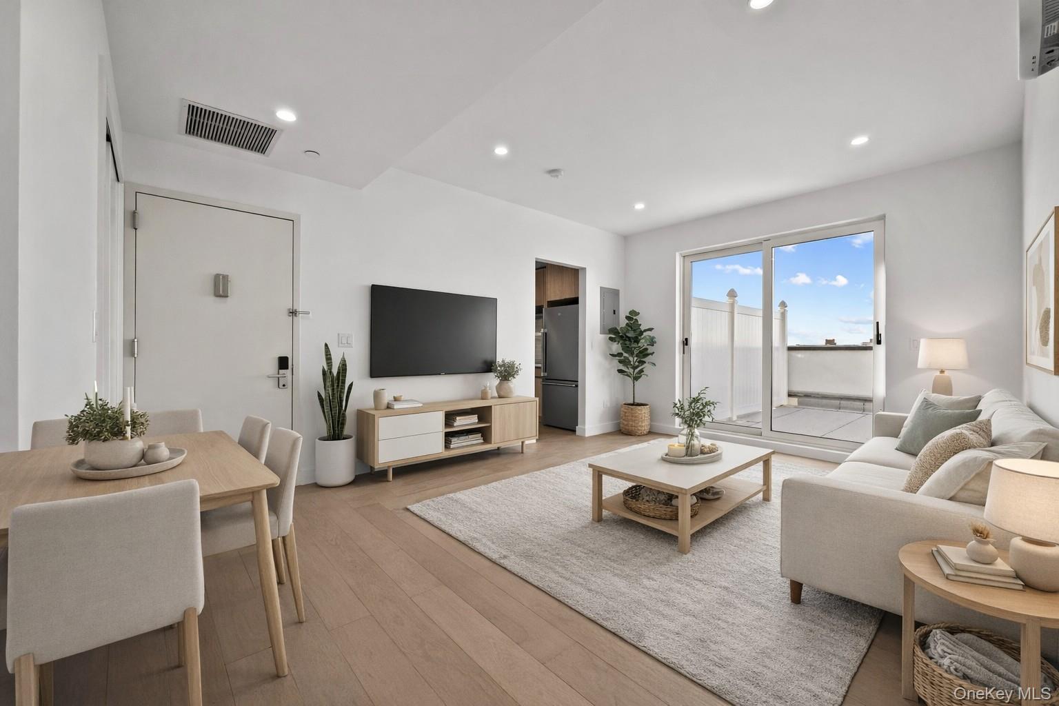 150-02 Northern Boulevard, Unit 6F photo 4