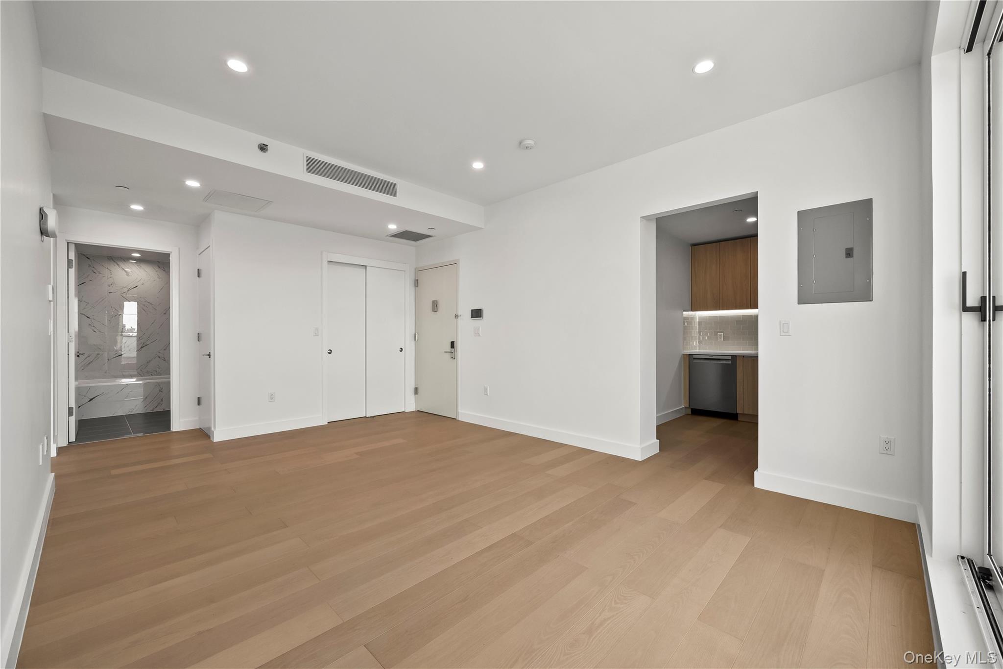 150-02 Northern Boulevard, Unit 6F photo 10
