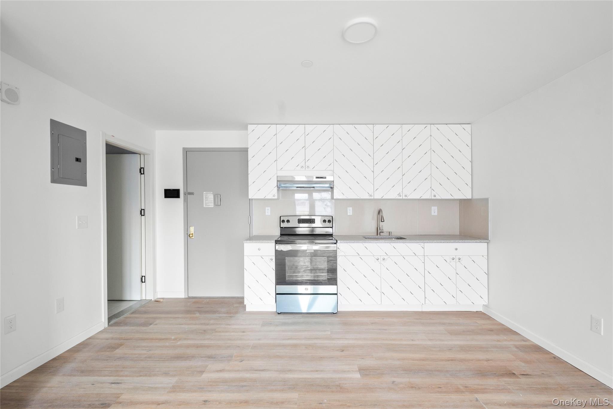 70-40 45 Avenue, Unit 6I photo 5