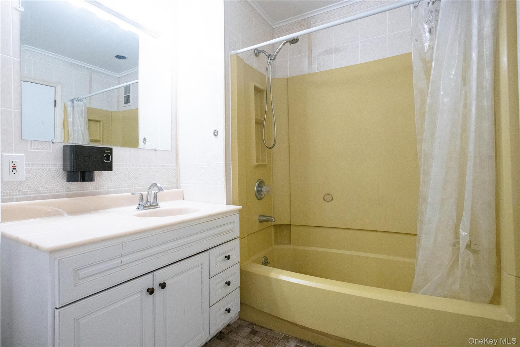 43-18 214  Place – For Sale photo 9