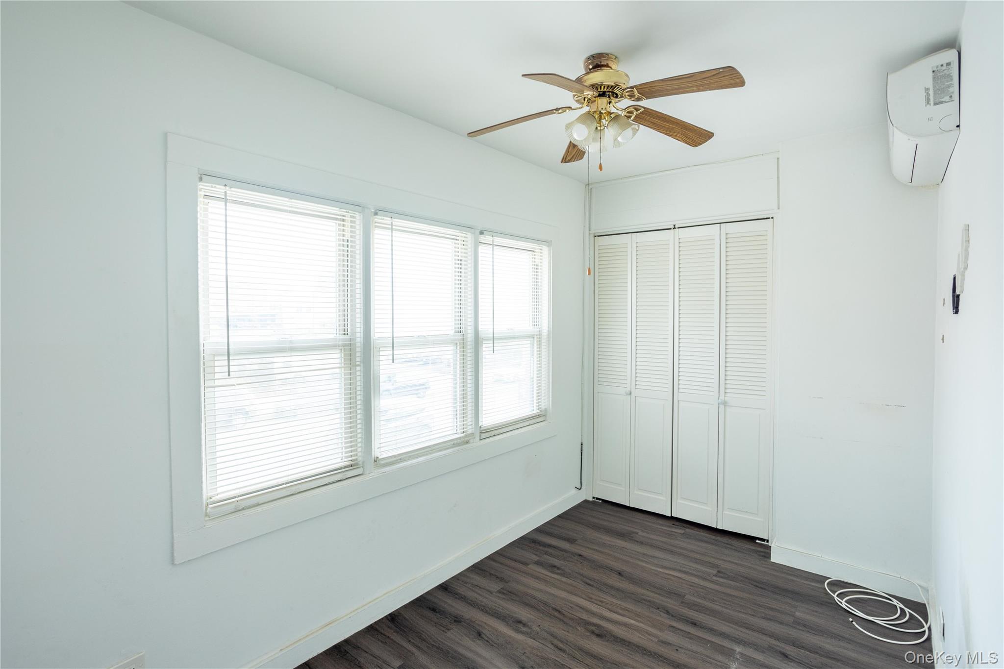 43-18 214  Place – For Sale photo 8