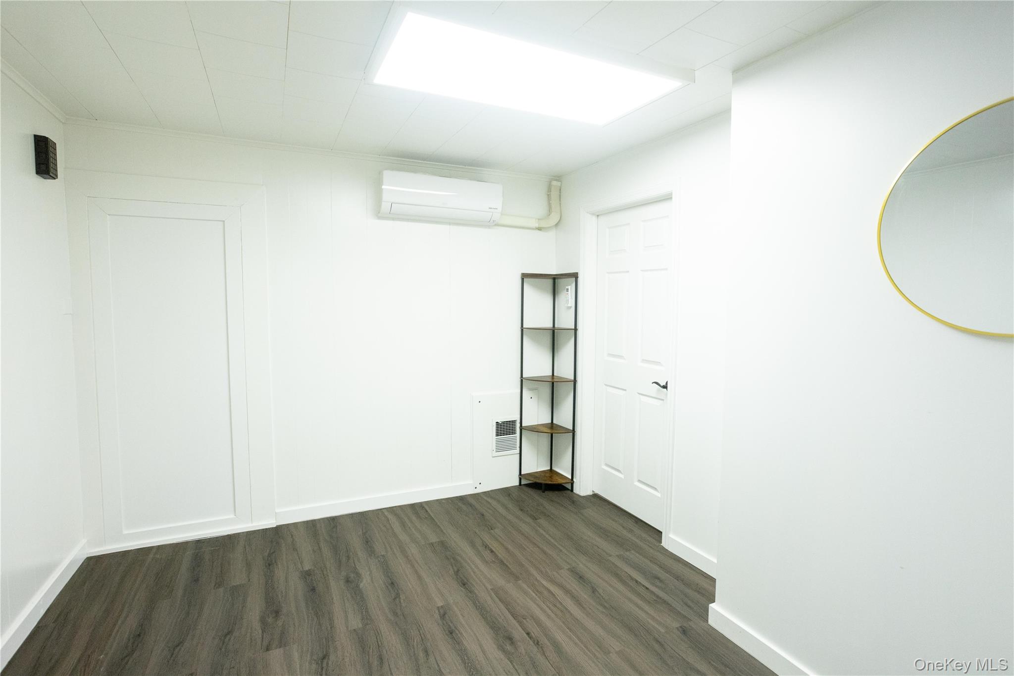 43-18 214  Place – For Sale photo 3
