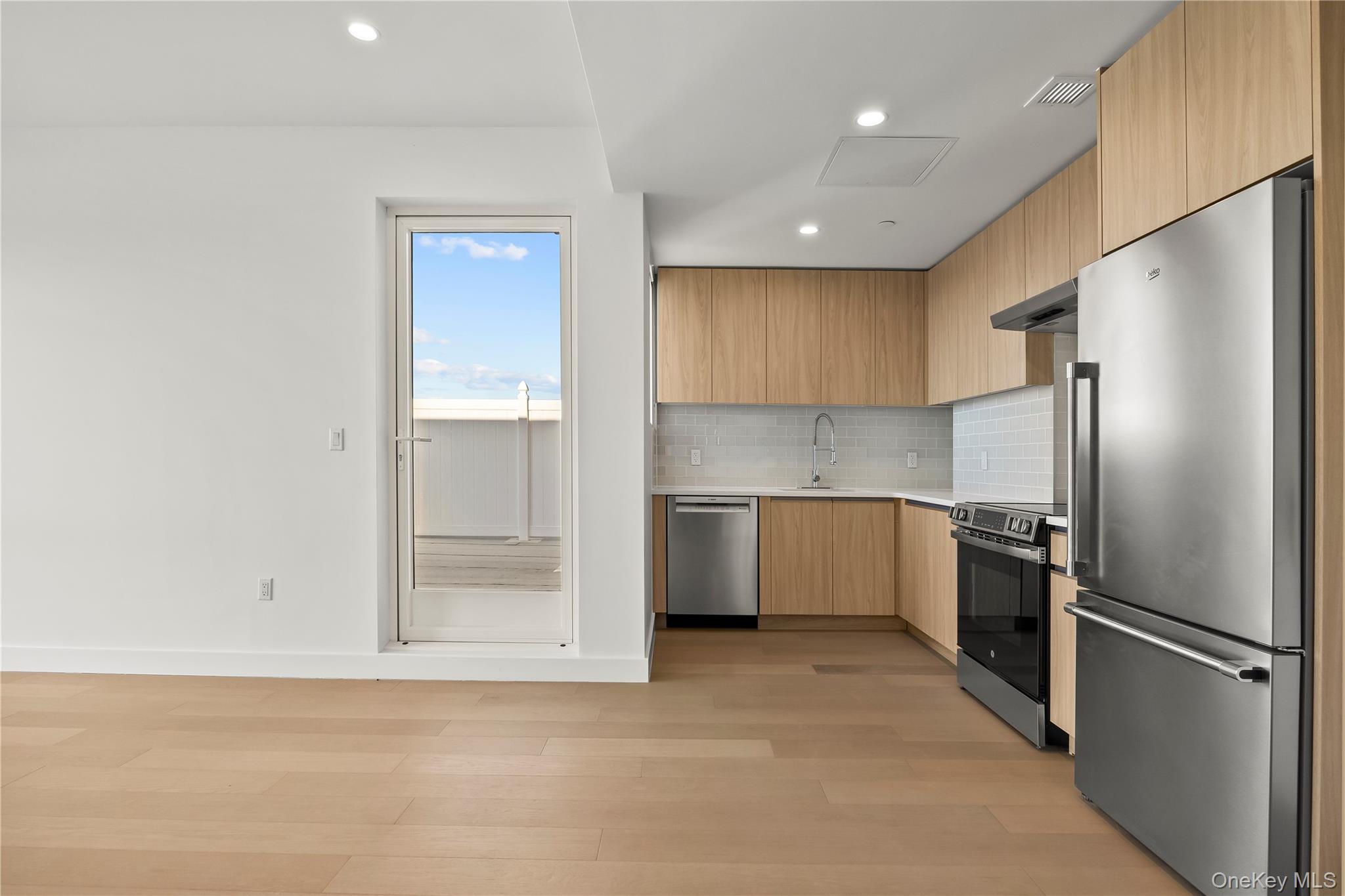 150-02 Northern Boulevard, Unit 6E photo 11