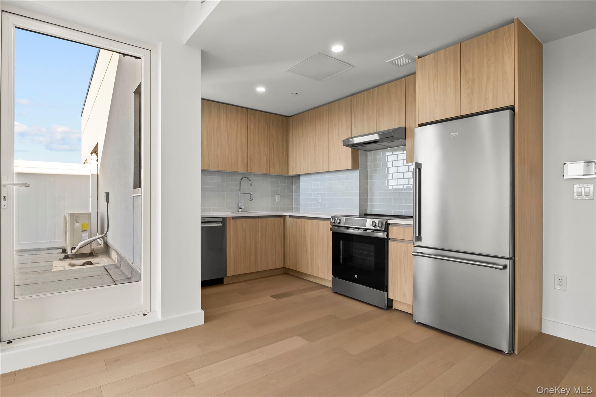 150-02 Northern Boulevard, Unit 6E photo 8