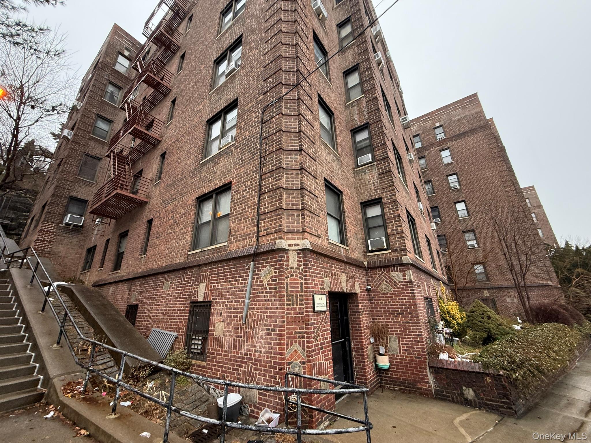 3015 Riverdale Avenue, Unit 5A photo 2
