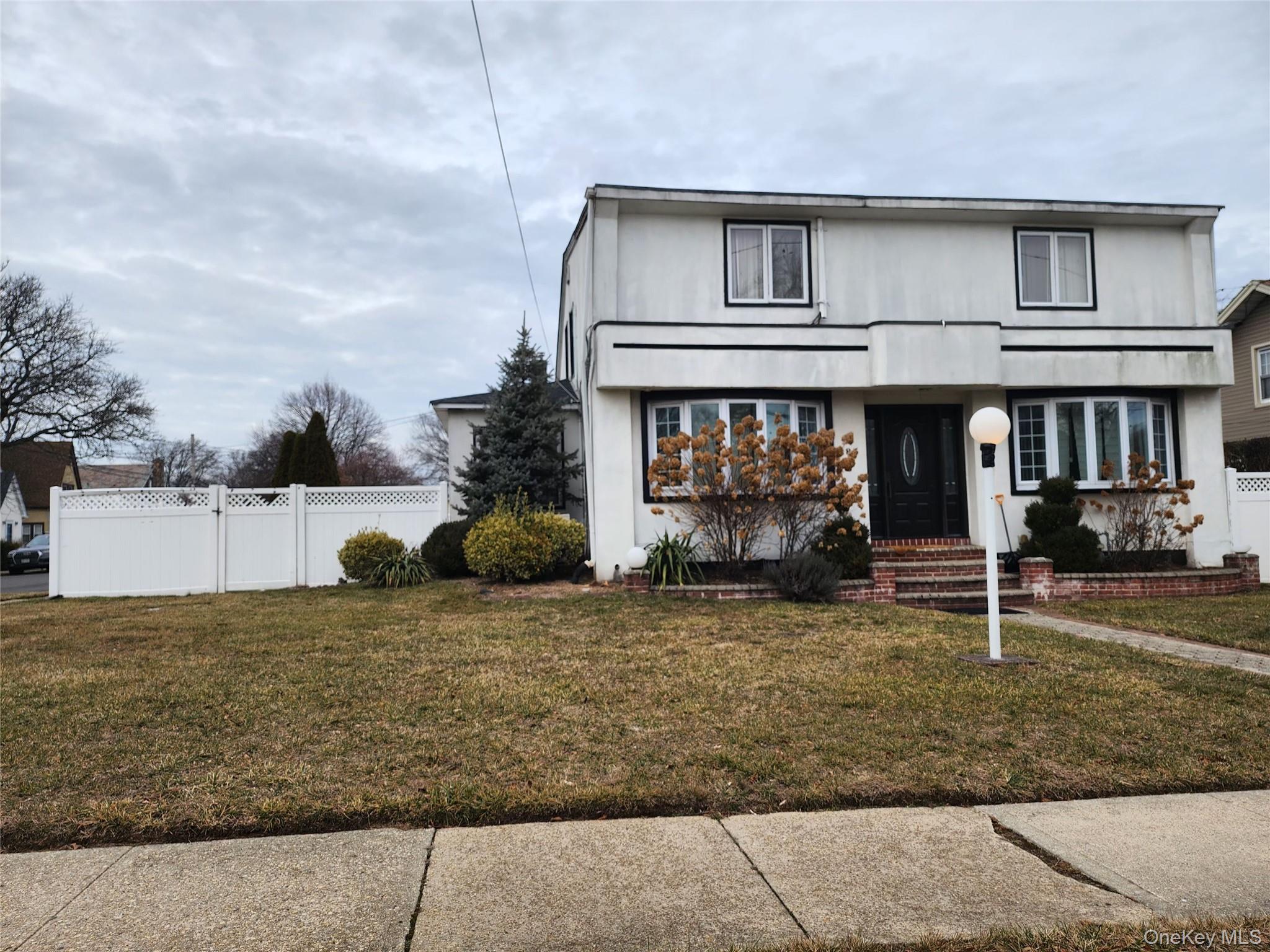 883 McKenna Avenue – For Sale photo 3