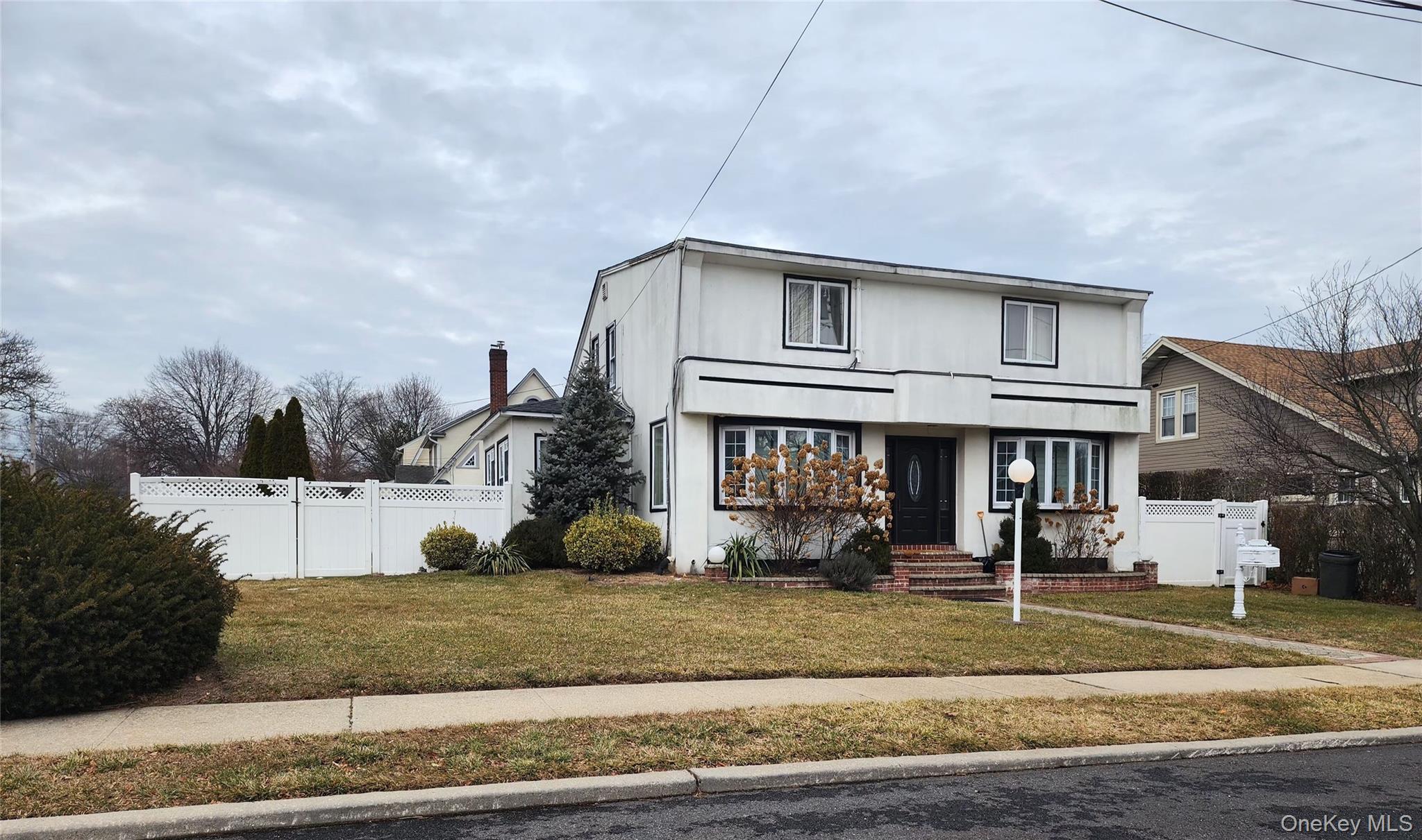 883 McKenna Avenue – For Sale photo 2