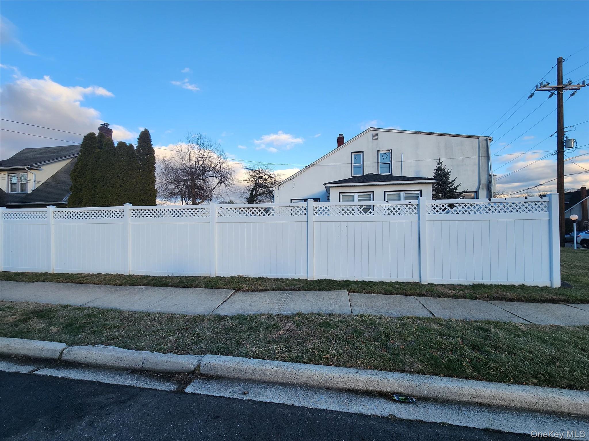 883 McKenna Avenue – For Sale