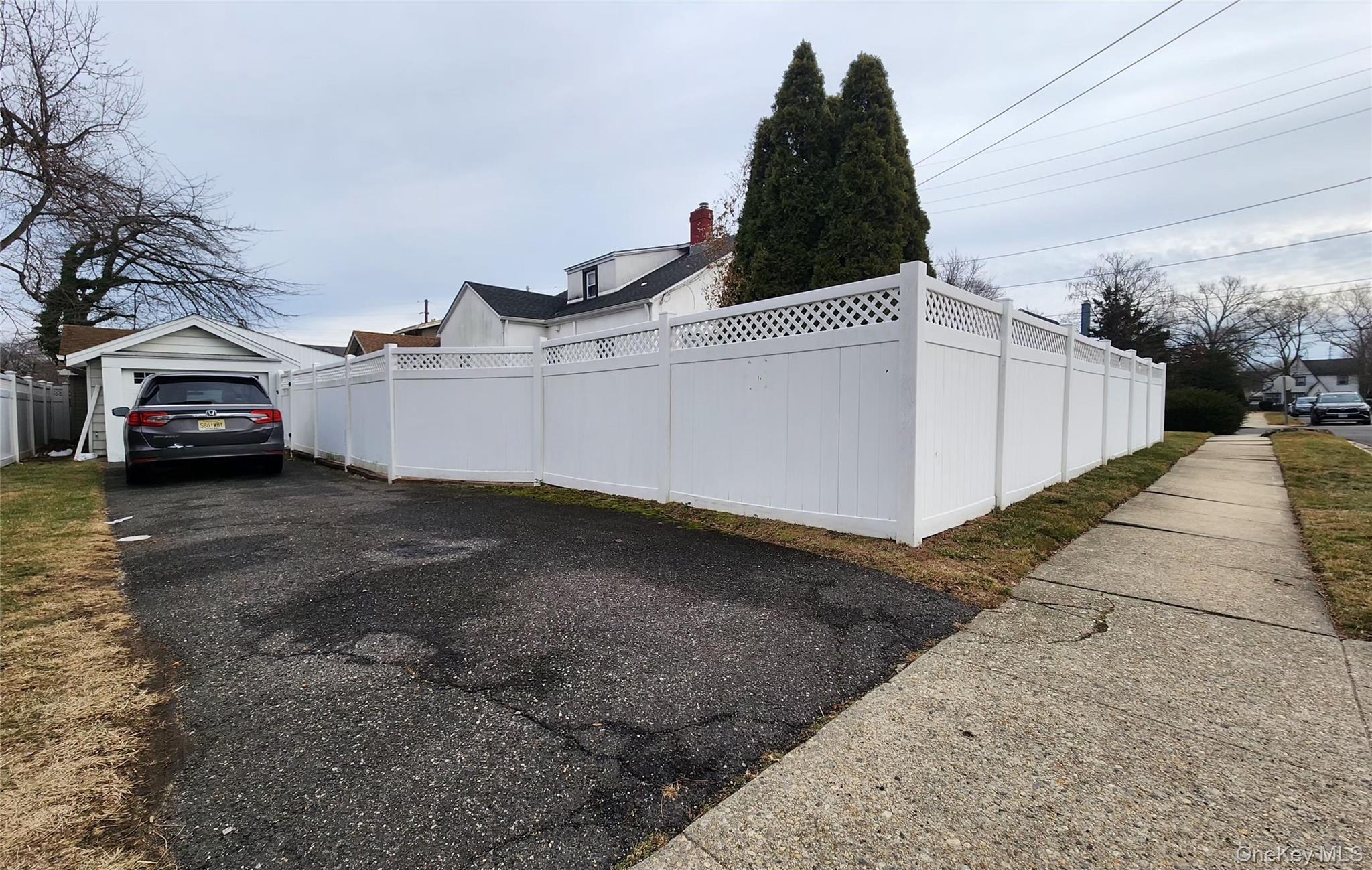 883 McKenna Avenue – For Sale photo 6