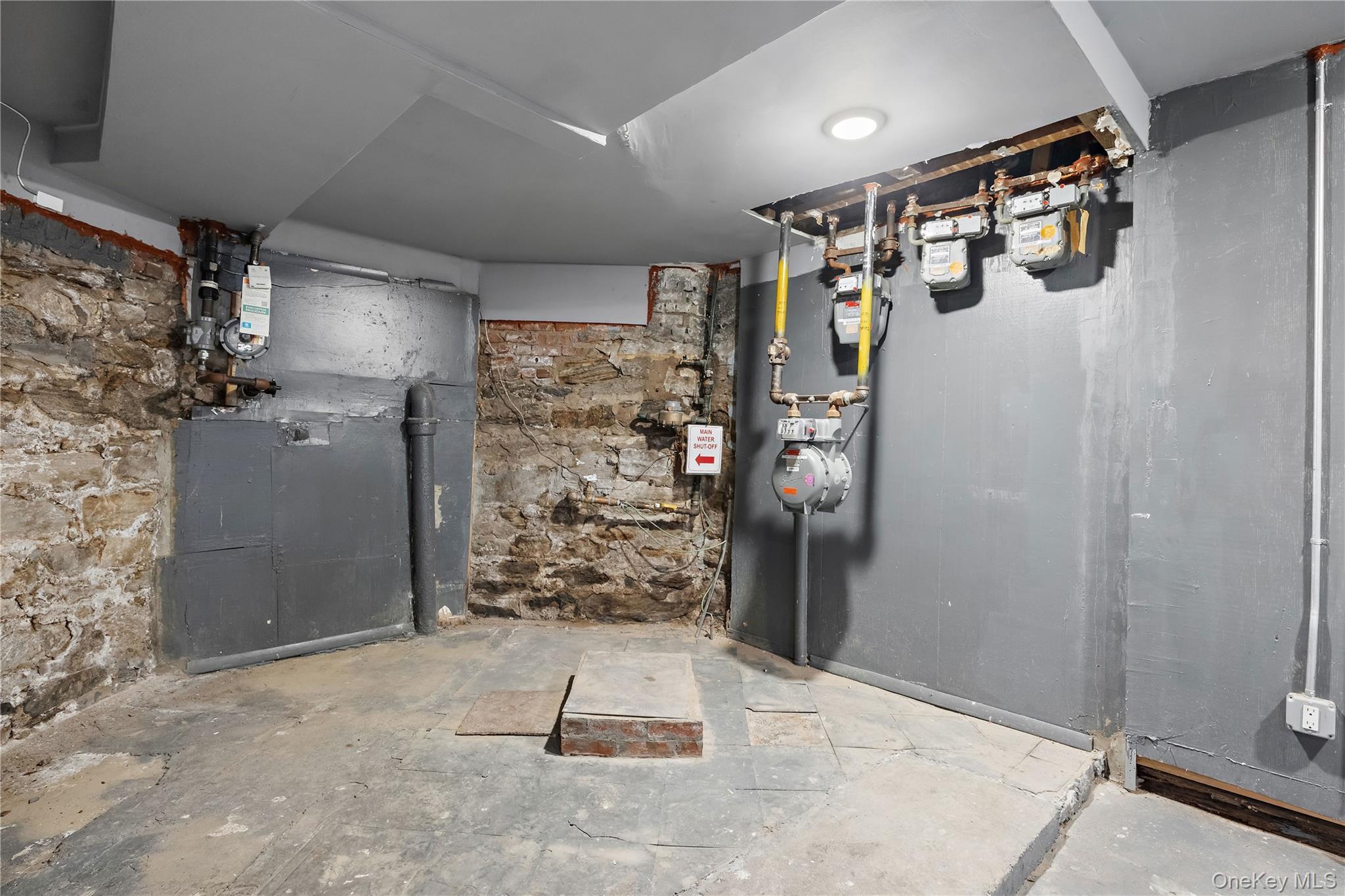 1037 College Avenue – For Sale photo 32