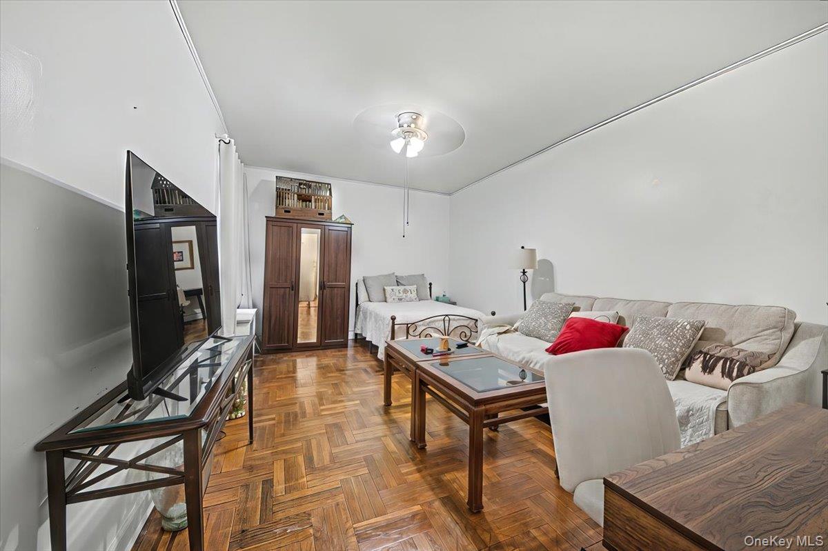 1045 Anderson Avenue, Unit 3D photo 4