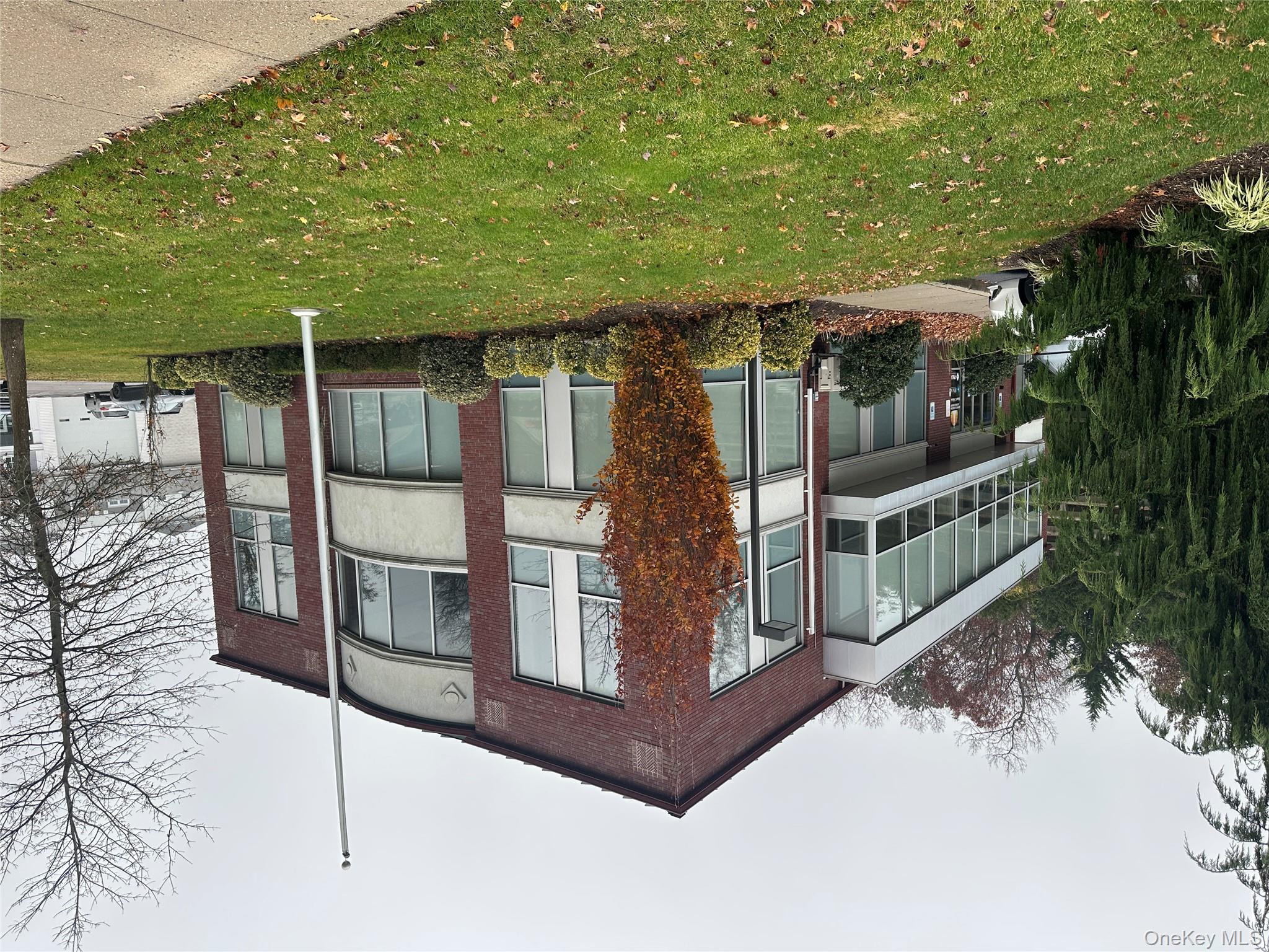 1092 W Jericho Turnpike, Unit 2N