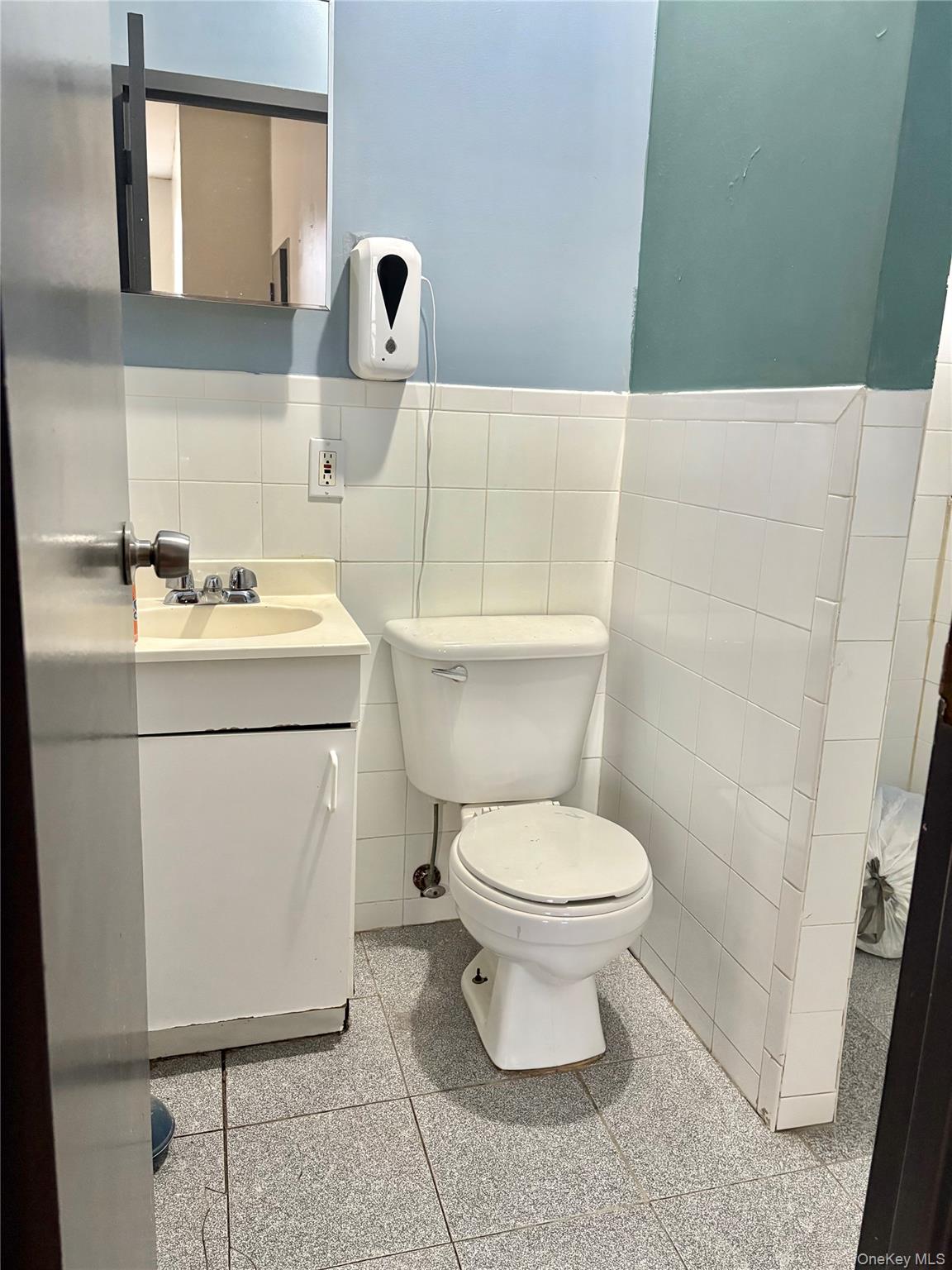 2525 Borden Avenue, Unit #221 photo 2