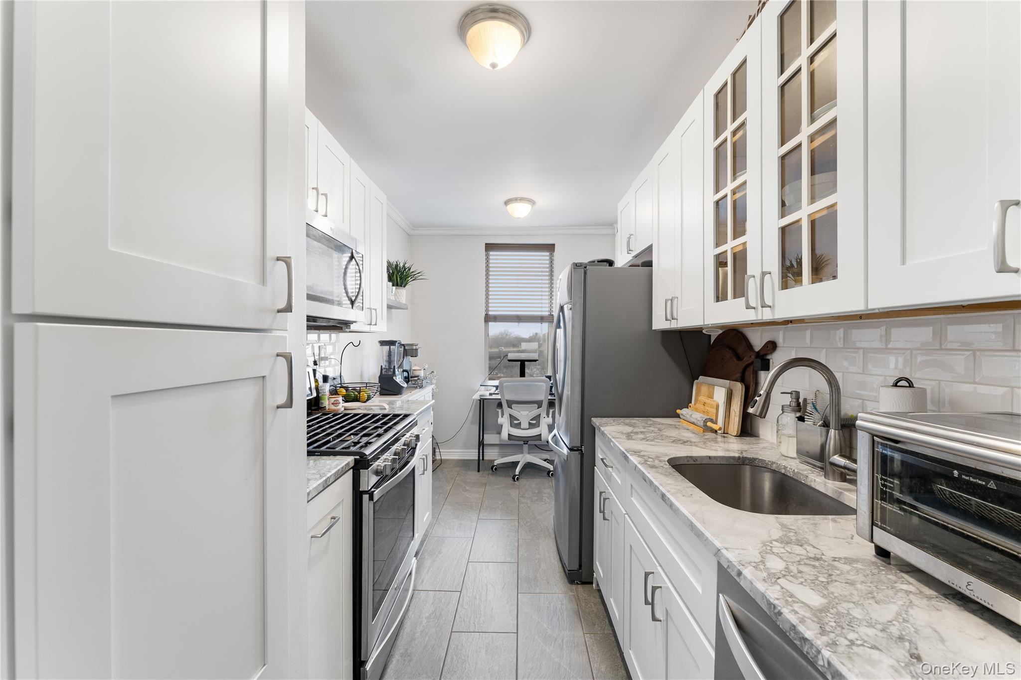472 Gramatan Avenue, Unit Bldg 6, Un photo 8
