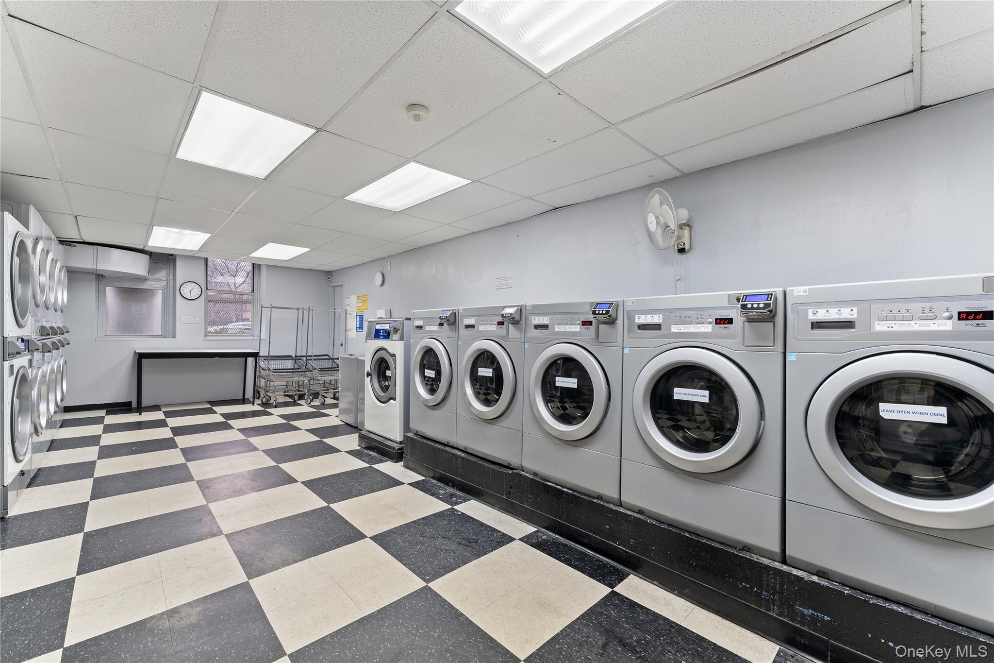 472 Gramatan Avenue, Unit Bldg 6, Un photo 13