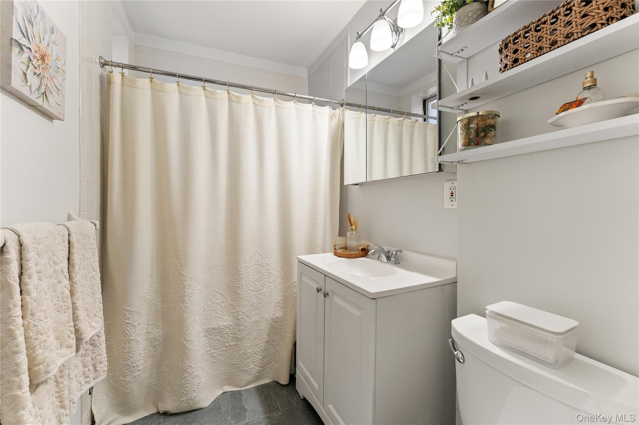 472 Gramatan Avenue, Unit Bldg 6, Un photo 10
