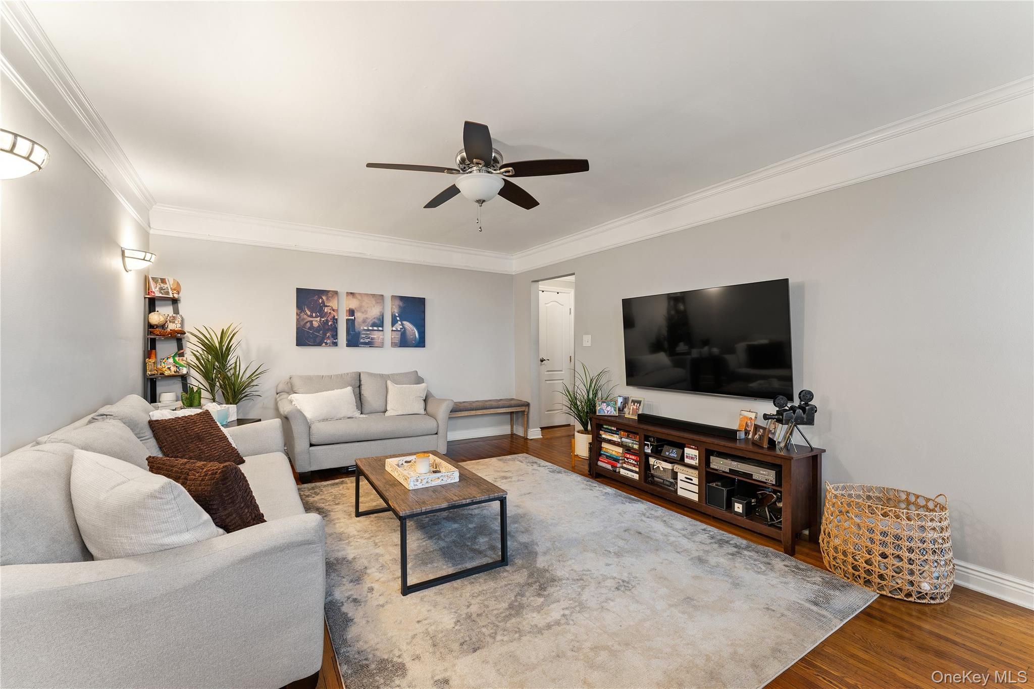 472 Gramatan Avenue, Unit Bldg 6, Un photo 6