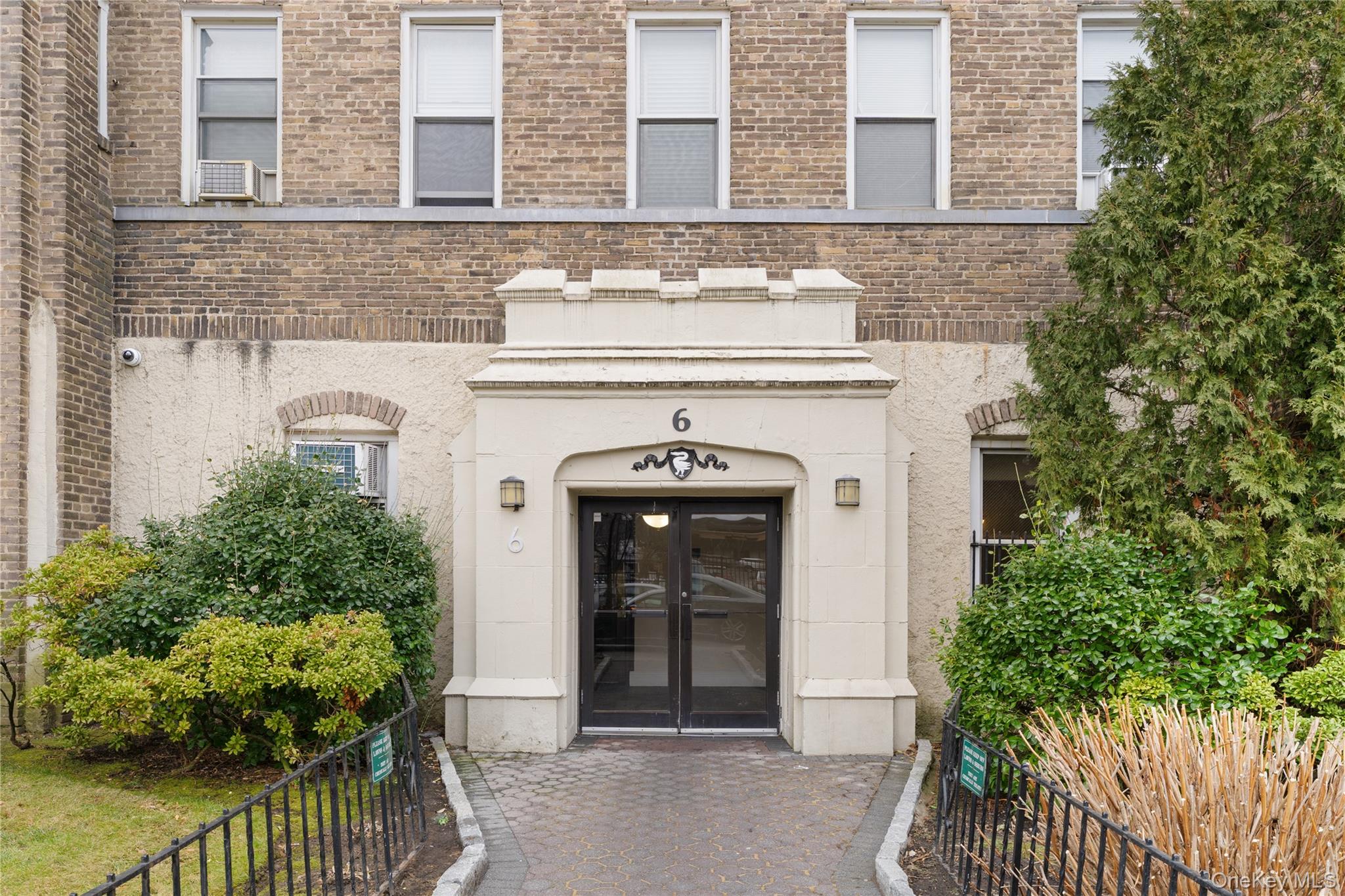 472 Gramatan Avenue, Unit Bldg 6, Un photo 3