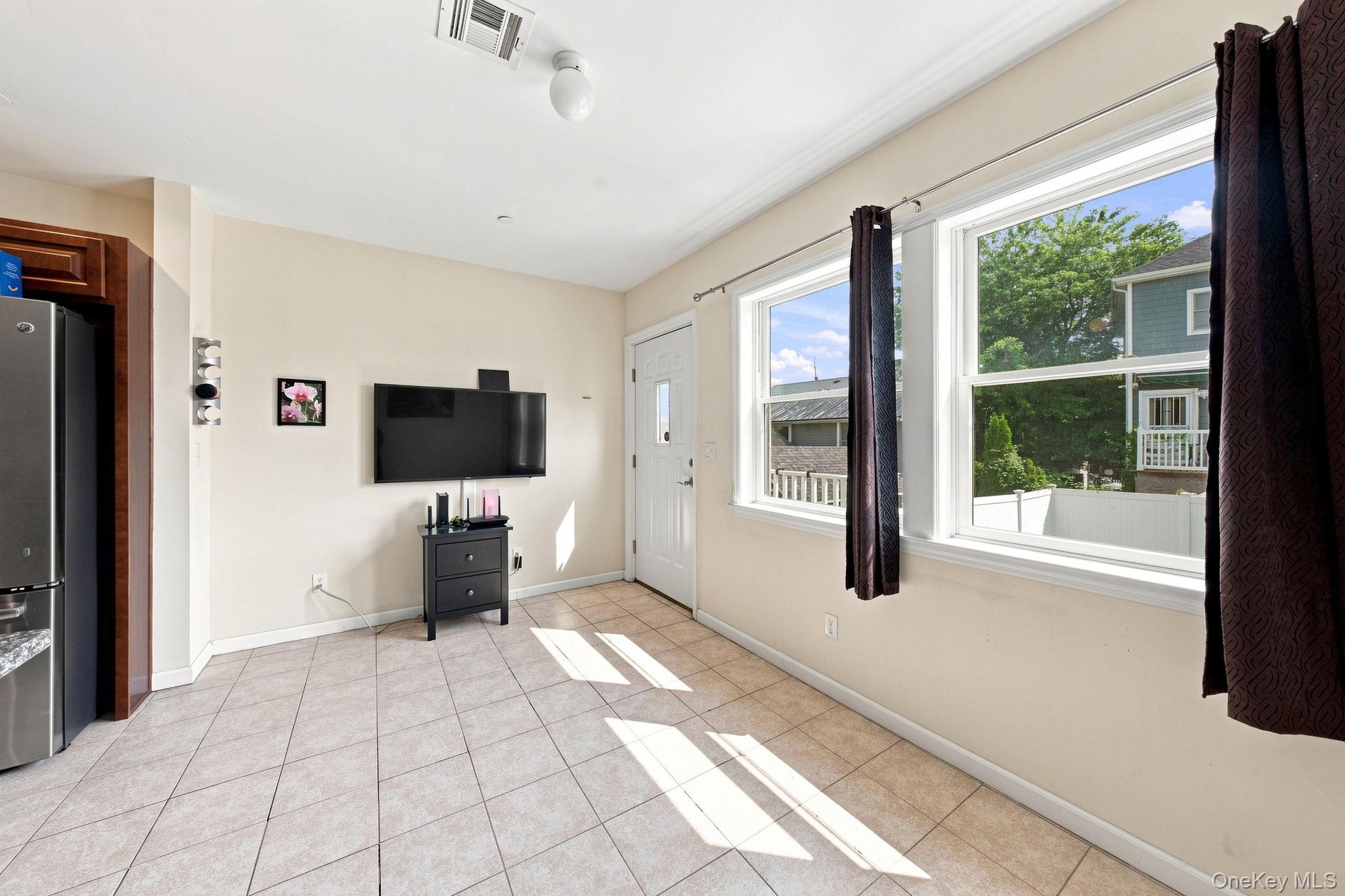 120 E 6th Road – For Sale photo 8