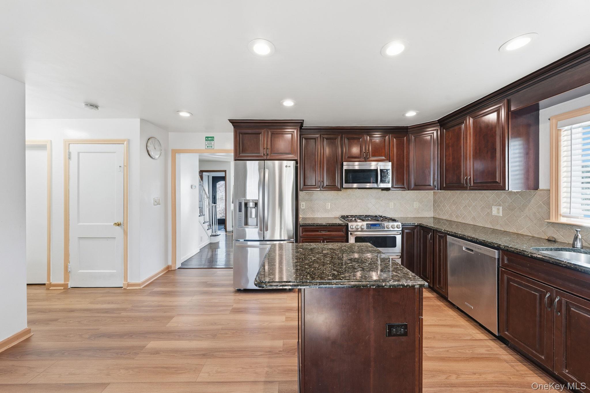 295 union avenue Avenue – For Sale photo 3