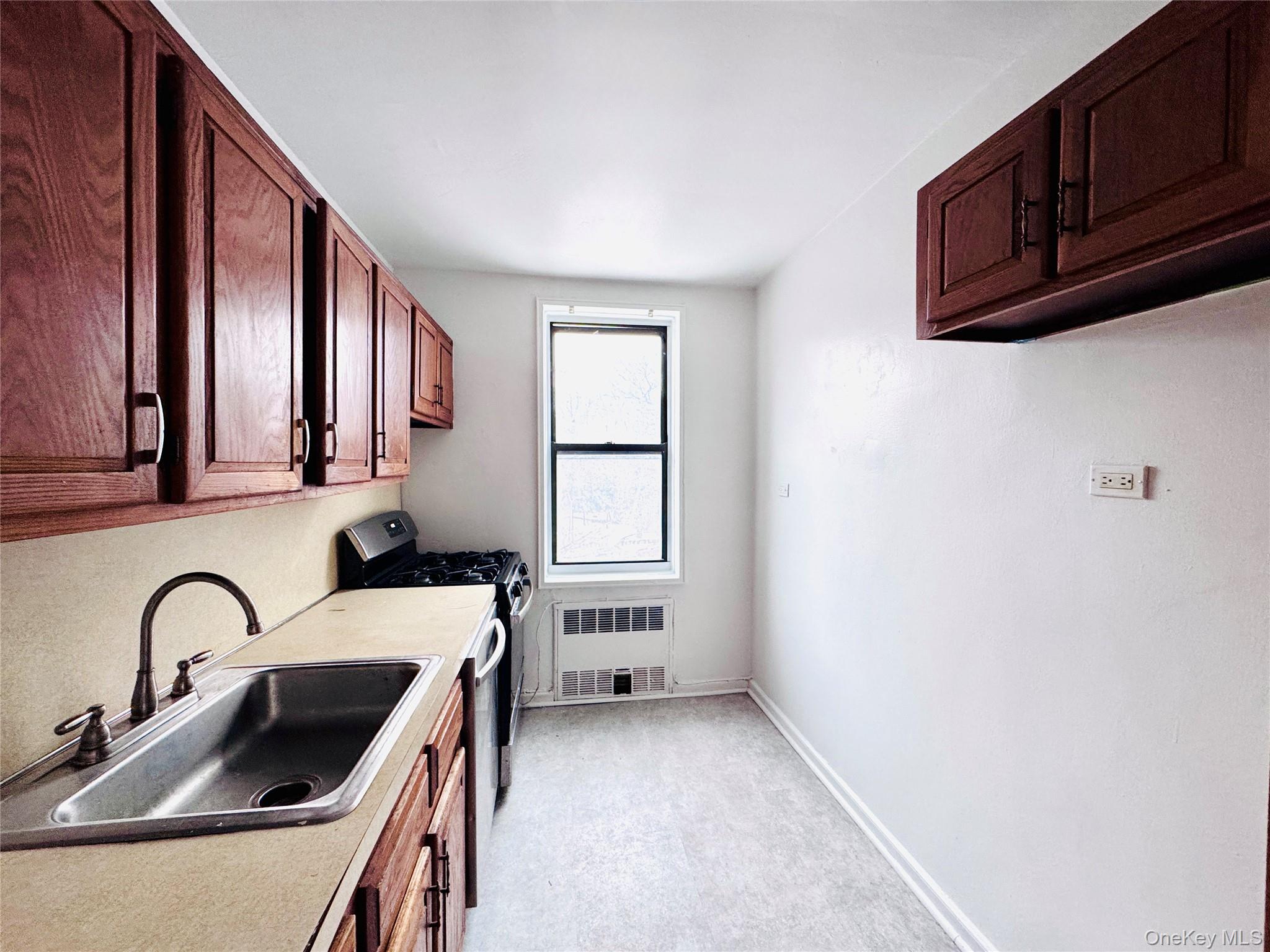141-05 Pershing Crescent, Unit 202 photo 9