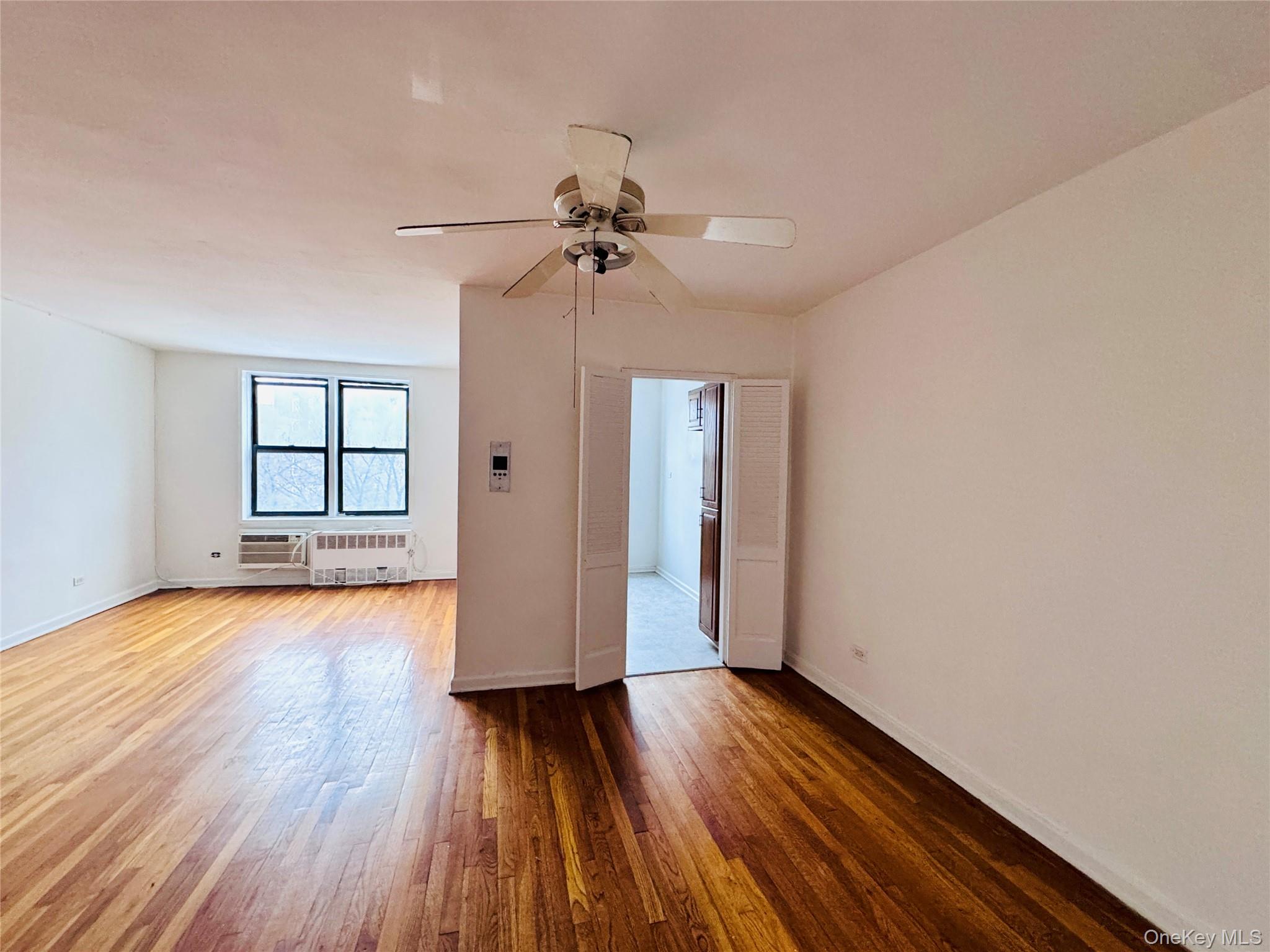 141-05 Pershing Crescent, Unit 202 photo 5