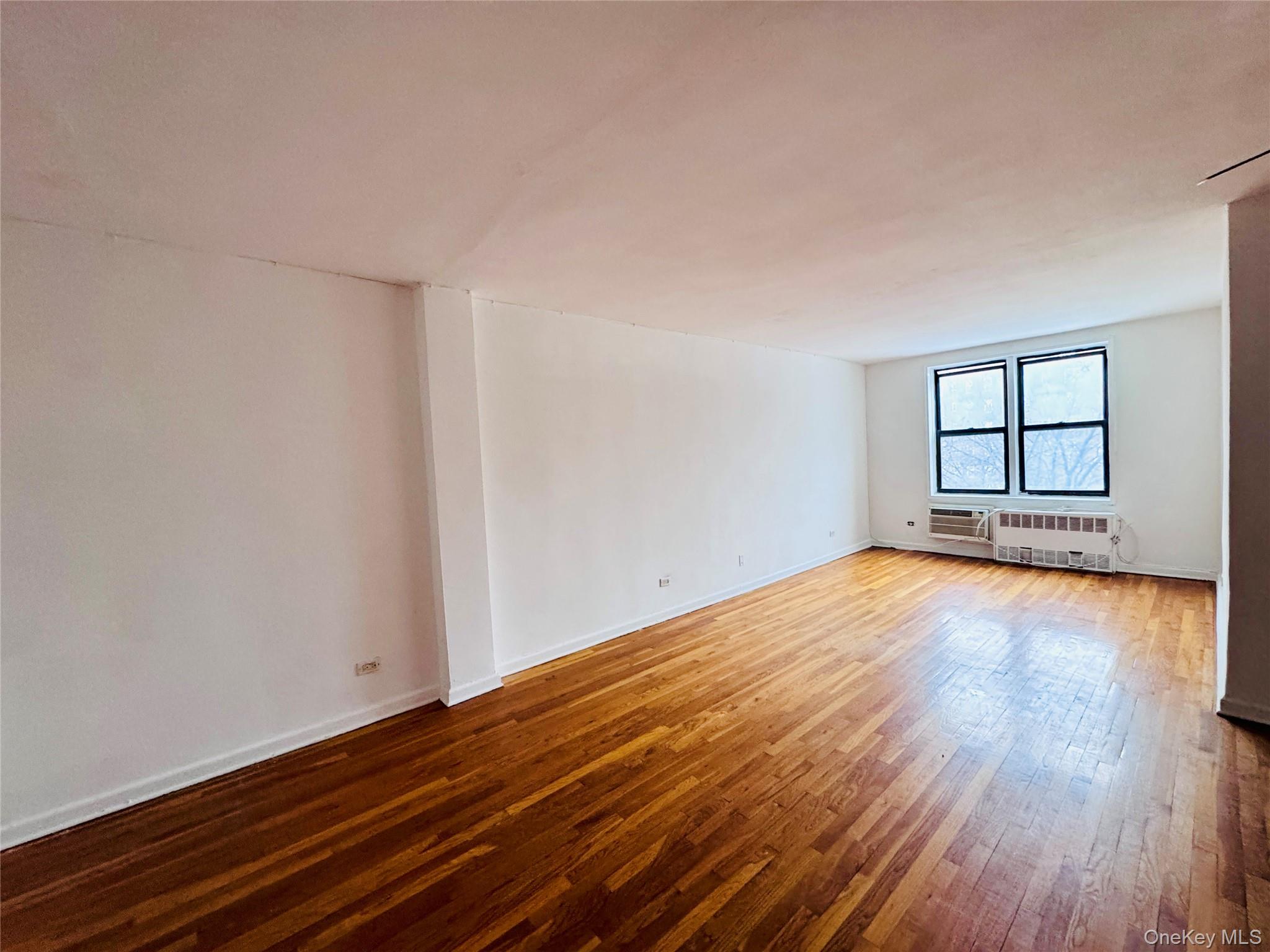 141-05 Pershing Crescent, Unit 202 photo 4