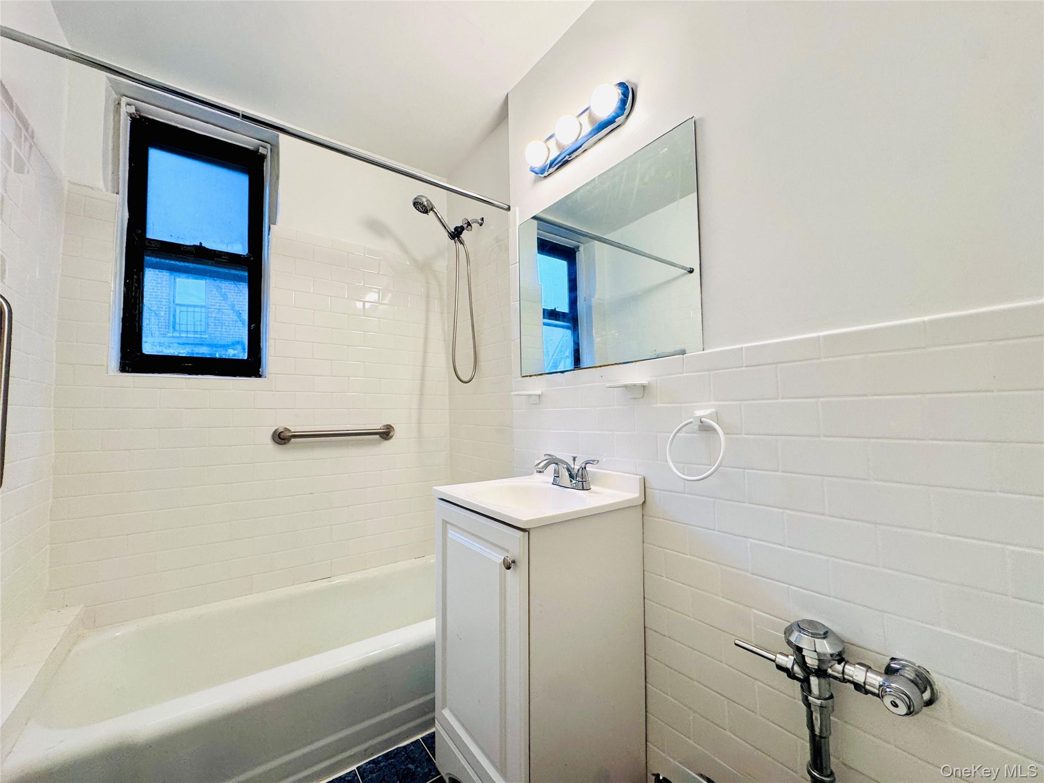 141-05 Pershing Crescent, Unit 202 photo 14