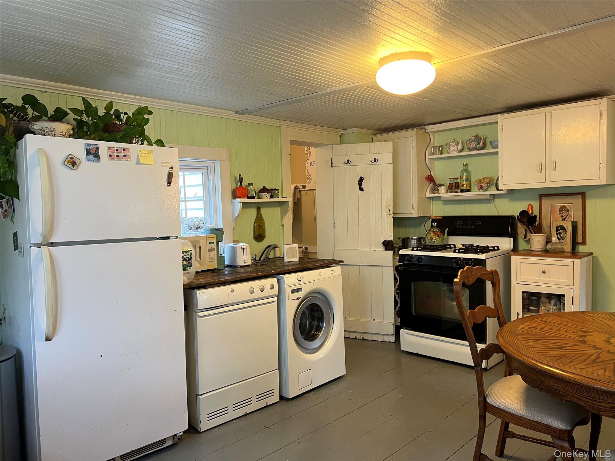 11930 Main Road – For Rent photo 2