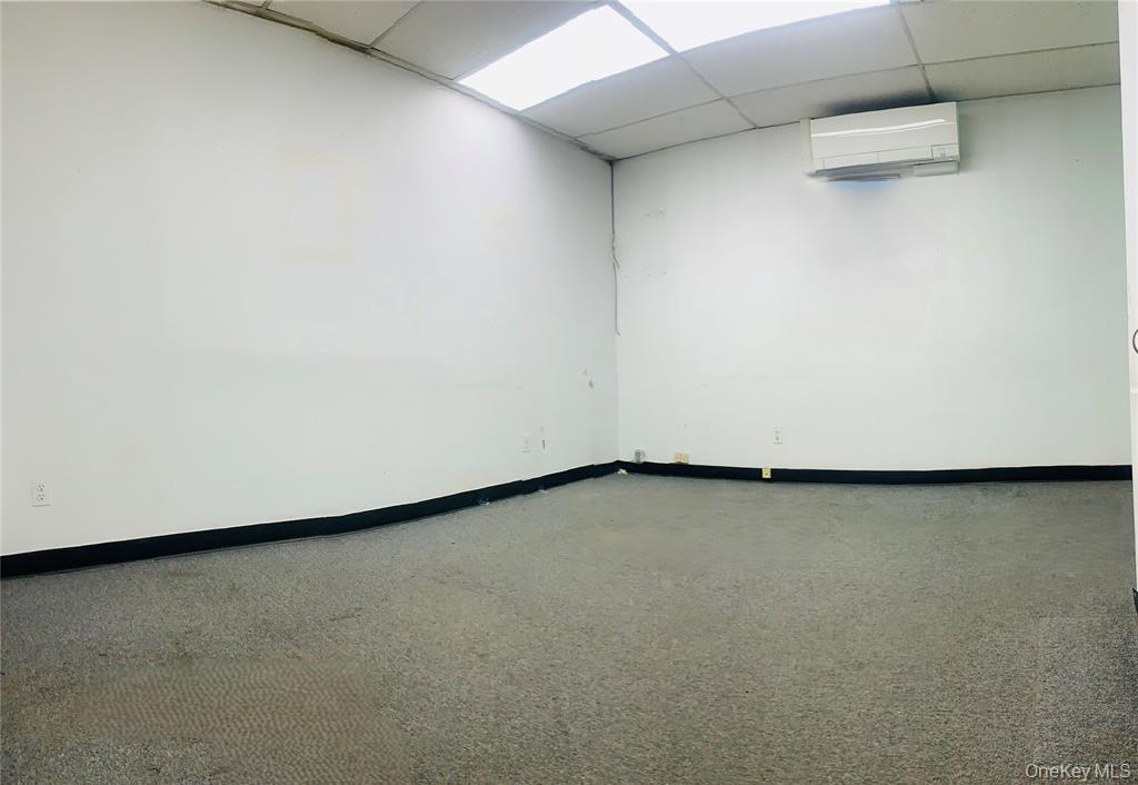 136-87 Roosevelt Avenue, Unit 301 photo 2