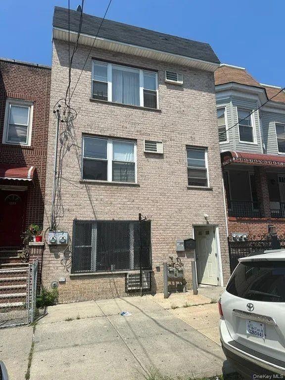 1335 Clay Avenue – For Sale