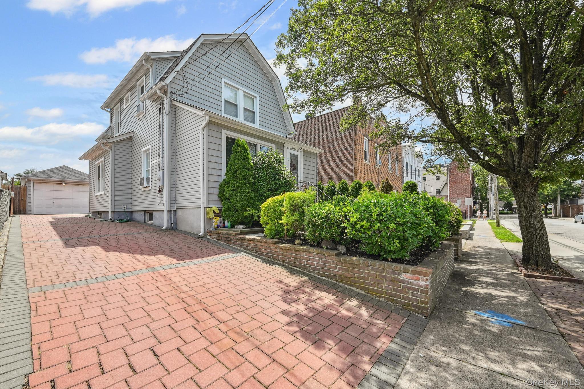13 Herbert Avenue – For Rent