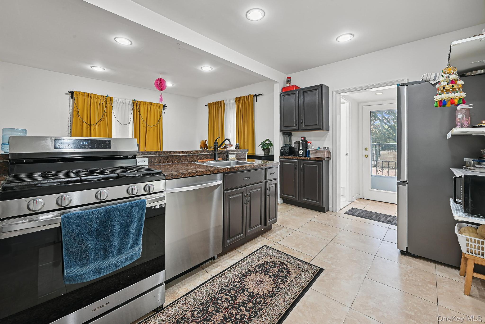 13 Herbert Avenue – For Rent photo 2
