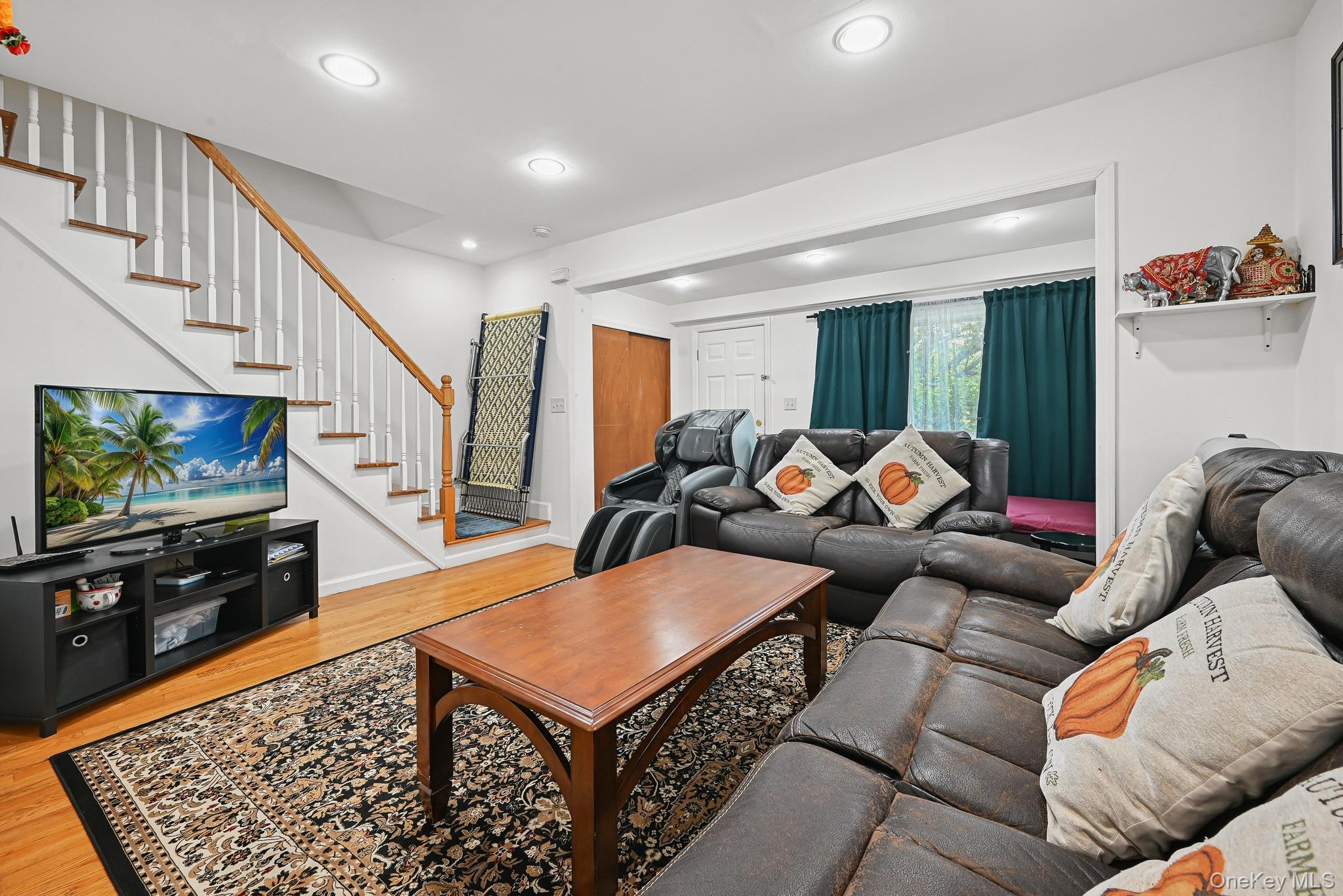 13 Herbert Avenue – For Rent photo 3