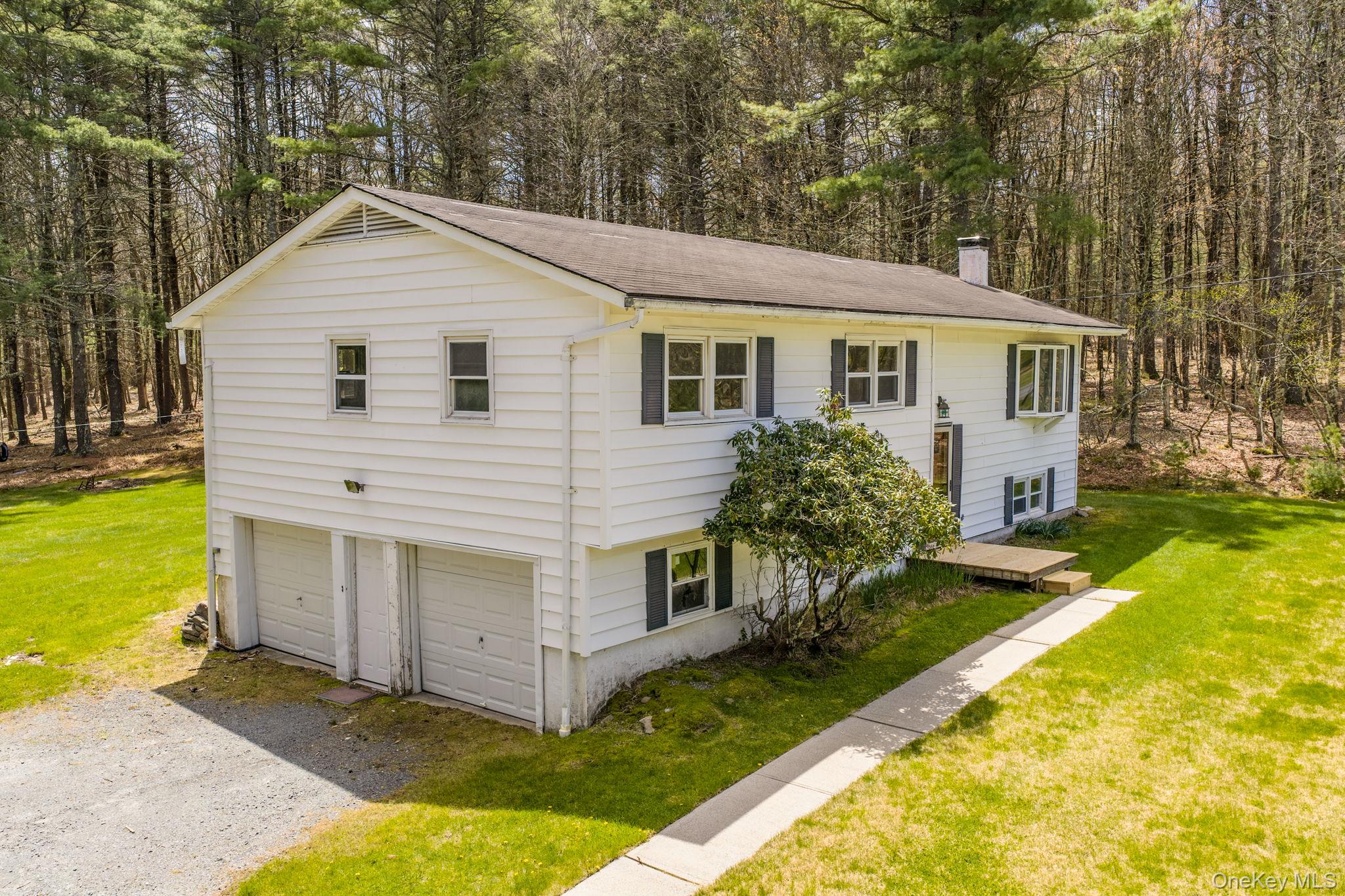 87 Airport Road – For Sale